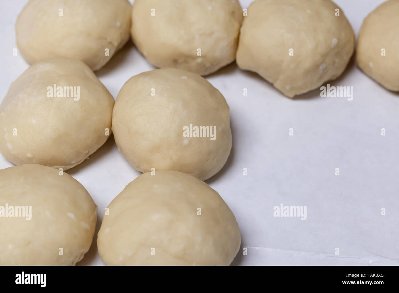 Palline di pasta di farina in attesa di essere fritti in fatti in casa, tortillas gourmet Foto Stock