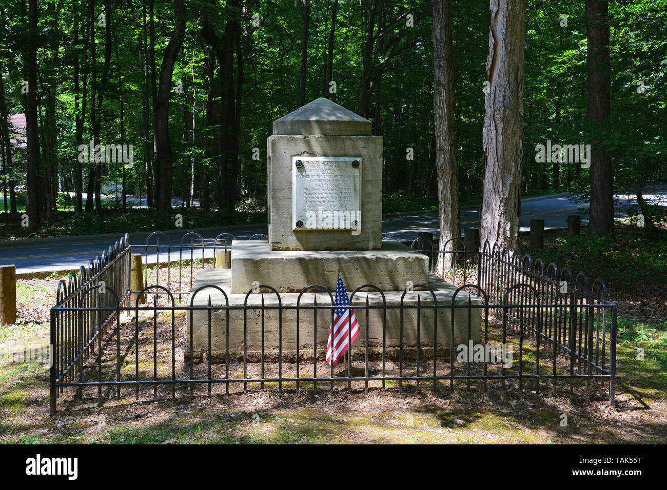 Monumento e luogo di sepoltura di Ietro generale Sumner che ha portato le truppe americane durante la battaglia di Guilford Courthouse durante la guerra rivoluzionaria. Foto Stock