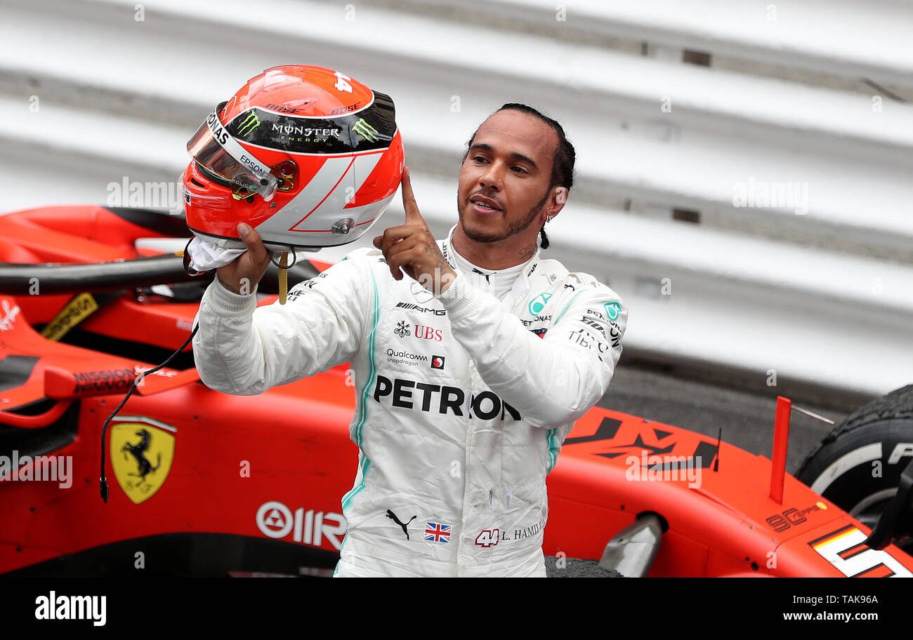 Di Mercedes Lewis Hamilton celebra la vittoria e dedica la sua vittoria alla fine Niki Lauda durante il 2019 Grand Prix di Monaco sul Circuito de Monte Carlo, Monaco. Foto Stock