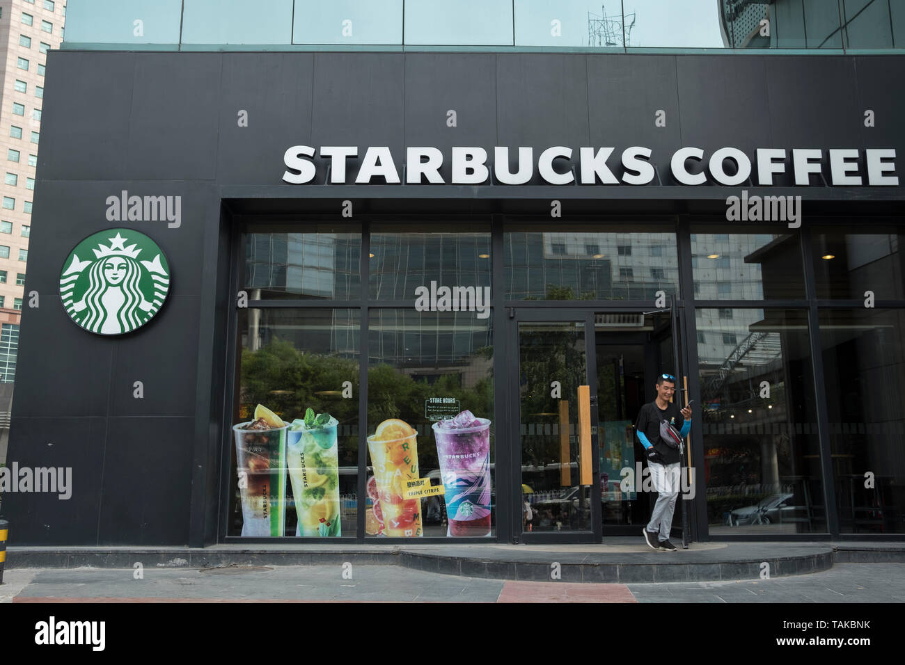 Un Starbucks Coffee shop a Pechino in Cina. 25-Maggio-2019 Foto Stock