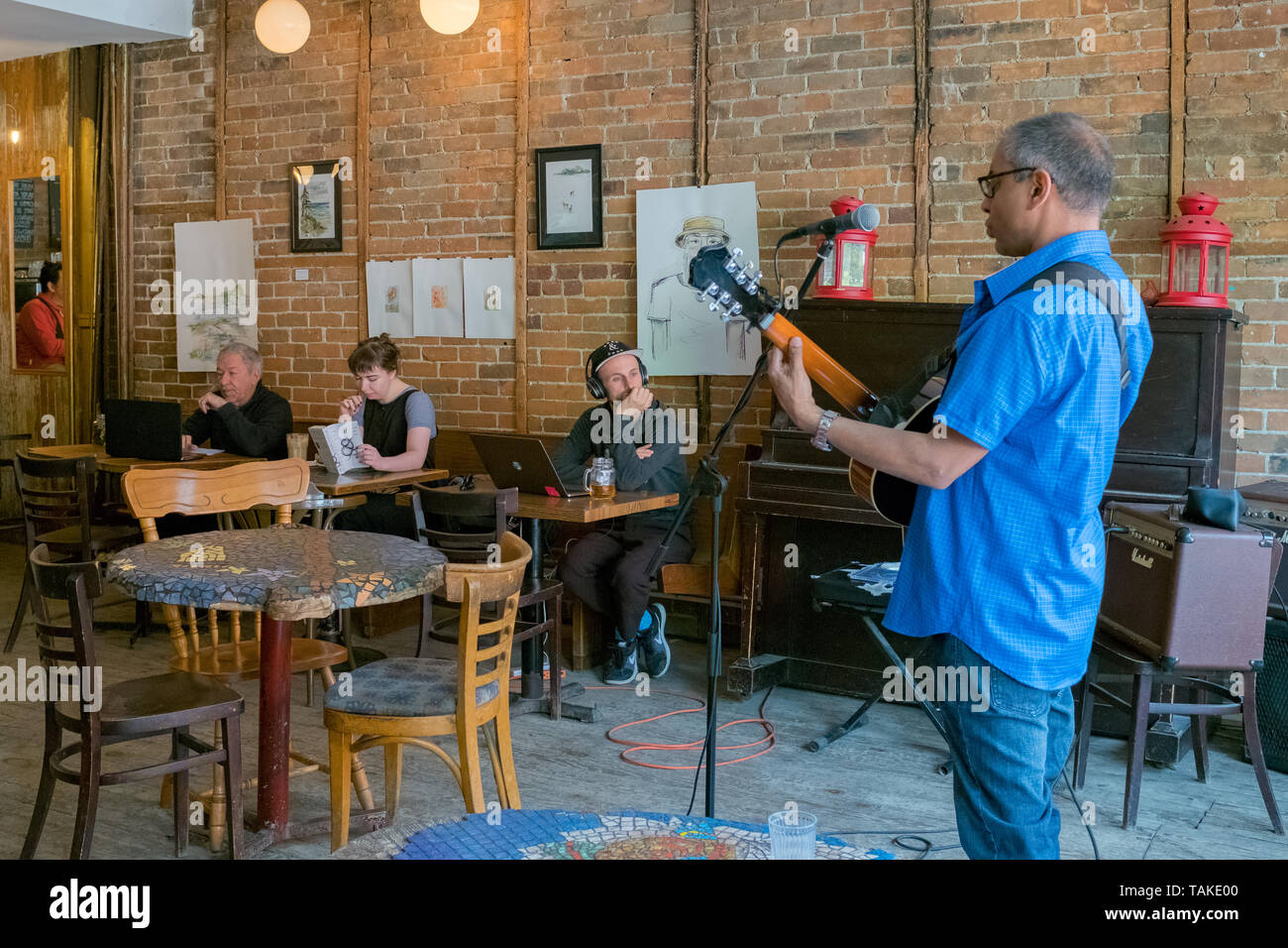 Cafe in Mile end area, con musica dal vivo di domenica , Montreal Foto Stock