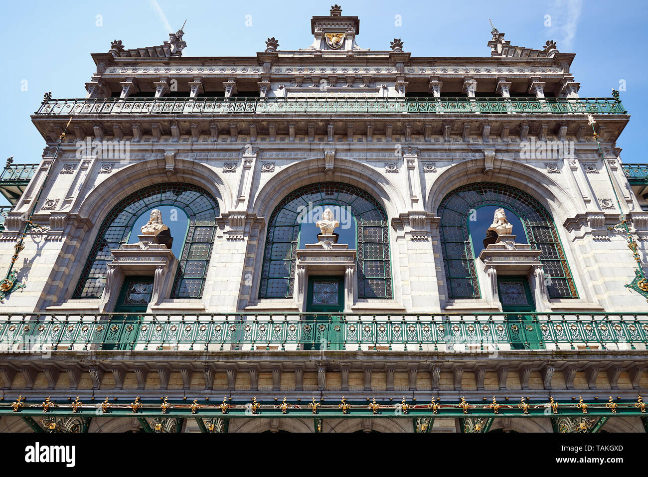 Bruxelles, Belgio - 24 Maggio 2019: ex magazzino alloggiato il Regio Teatro fiammingo al centro di Bruxelles, dalle vecchie banchine. Edificio storico mi Foto Stock