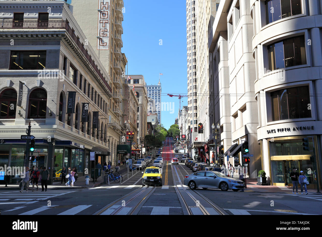 Immagine Editoriale San Francisco 22/04/2019: Powell Street Downtown area nei pressi di Union Square, una grande attrazione turistica. Foto Stock