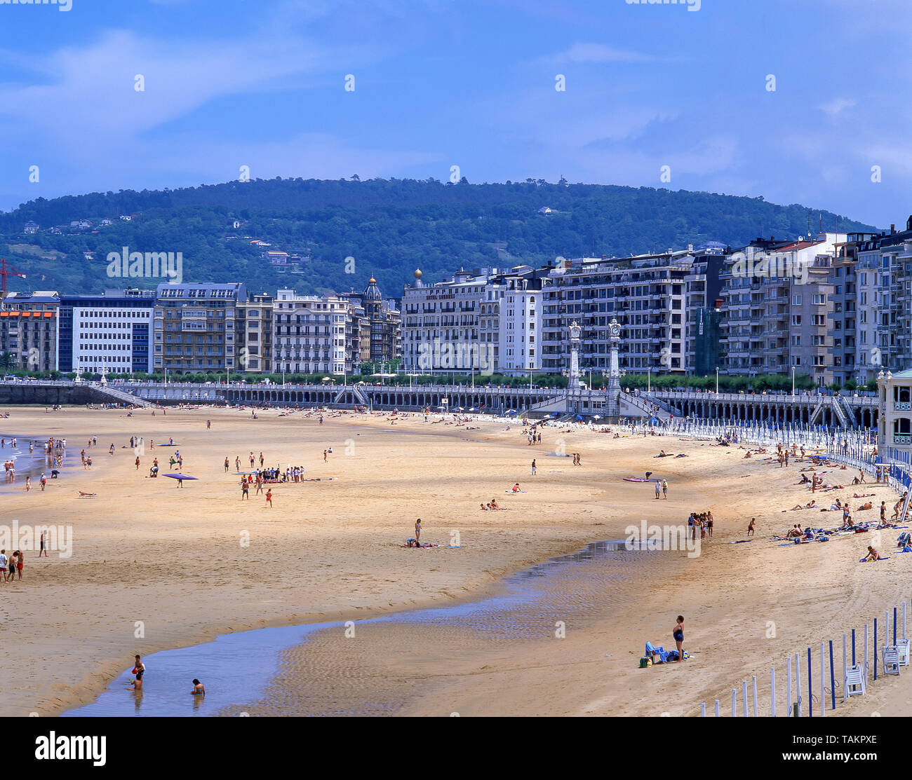 Città Vecchia fronte mare e spiaggia Concha, Bahia de La Concha, San Sebastian (Donostia), Paese Basco (Pai-s Vasco), Spagna Foto Stock