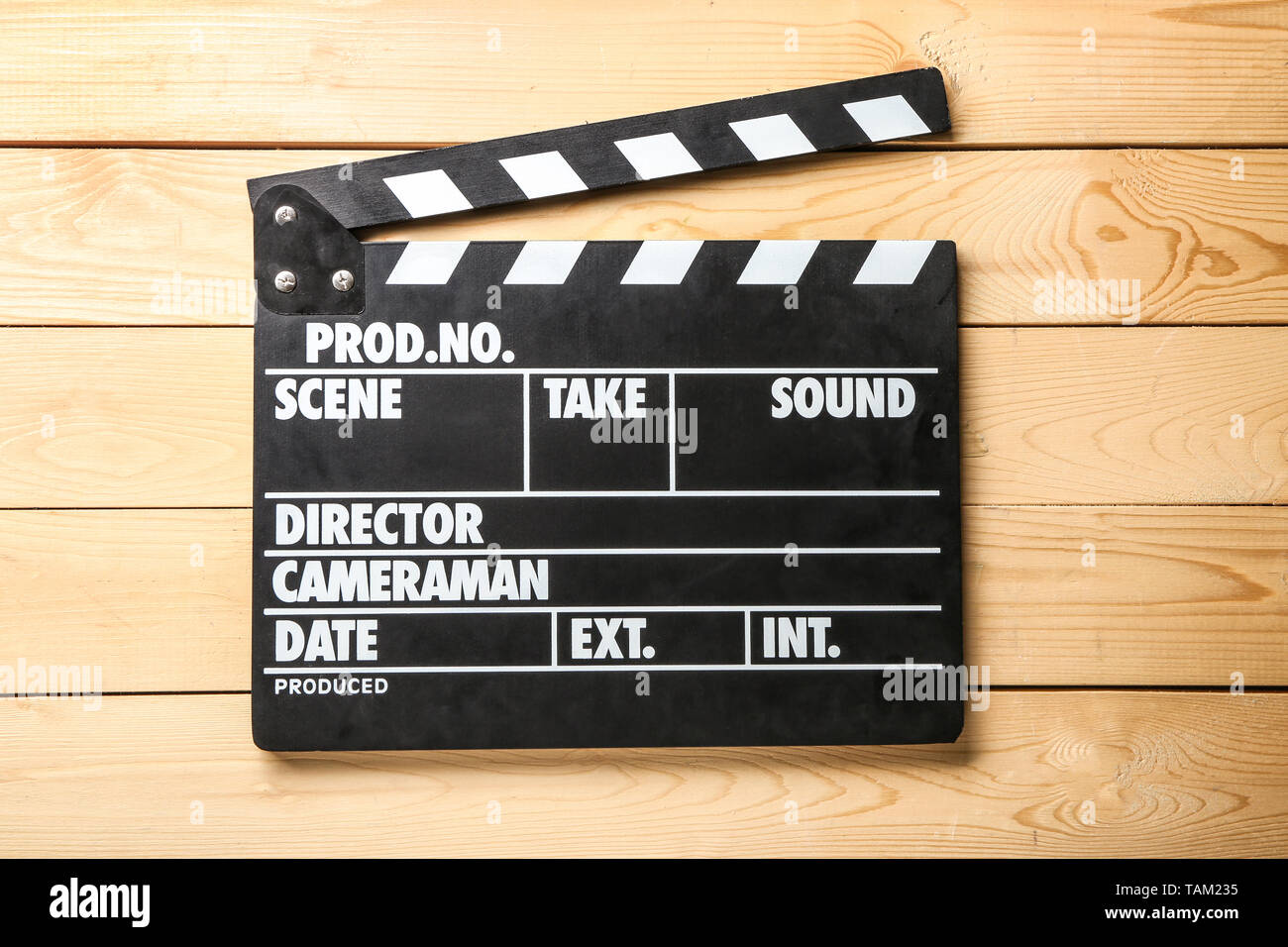 Cinema clapperboard su sfondo di legno Foto Stock