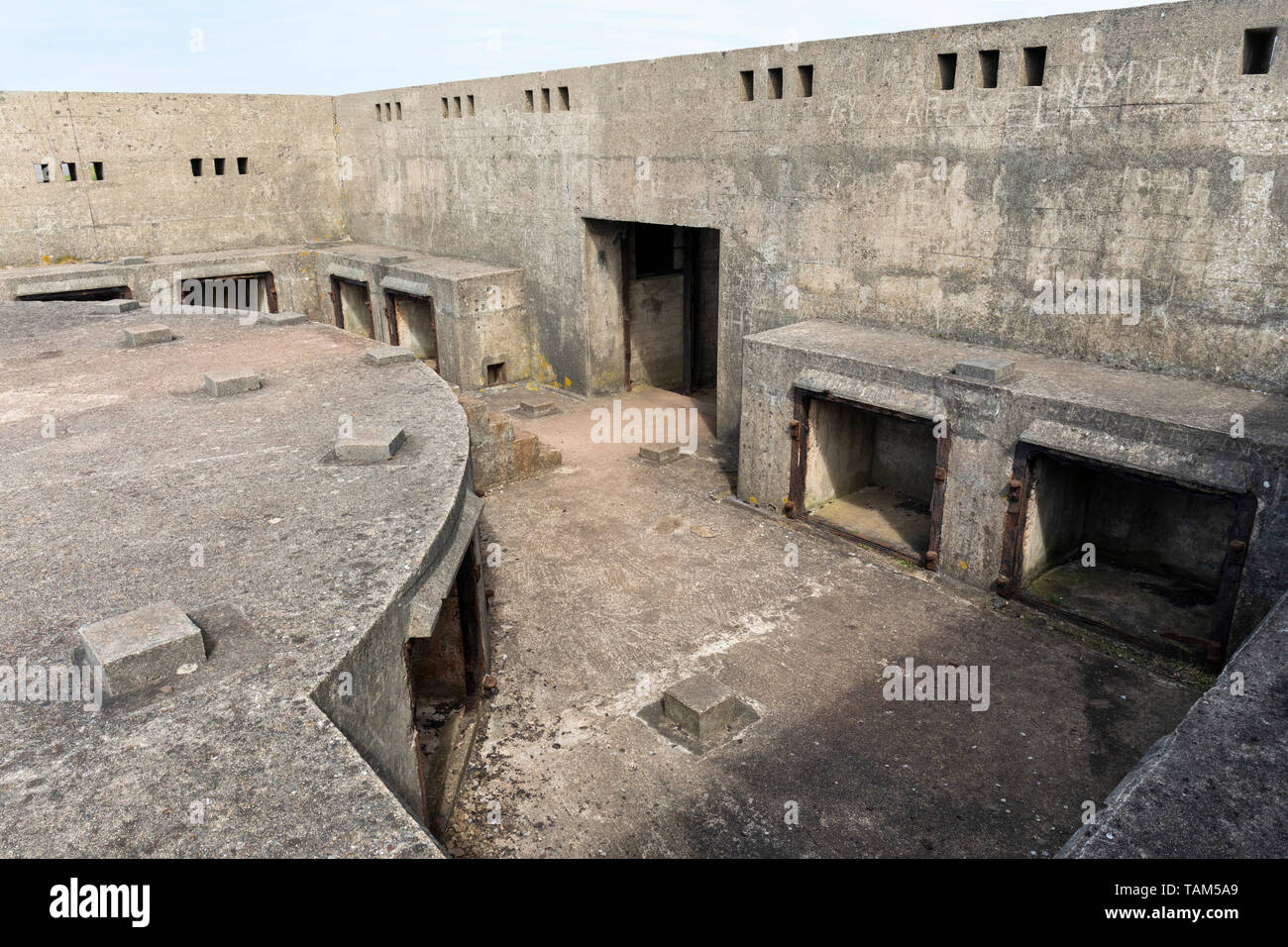 Brean Down Palmerston Fort, all'interno. Un antico monumento storico, Somerset, Inghilterra, Regno Unito Foto Stock