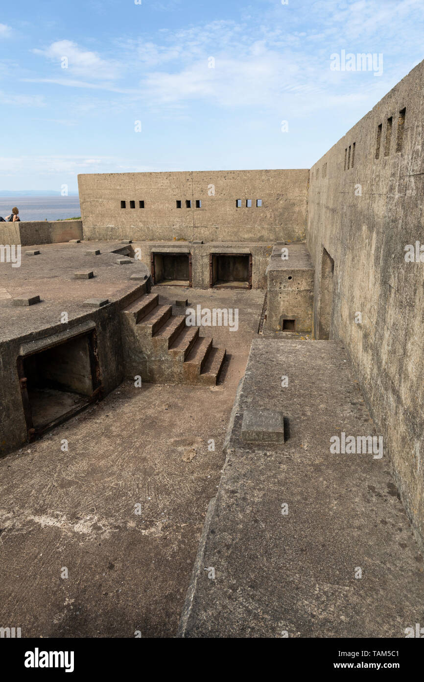 Brean Down Palmerston Fort, all'interno. Un antico monumento storico, Somerset, Inghilterra, Regno Unito Foto Stock