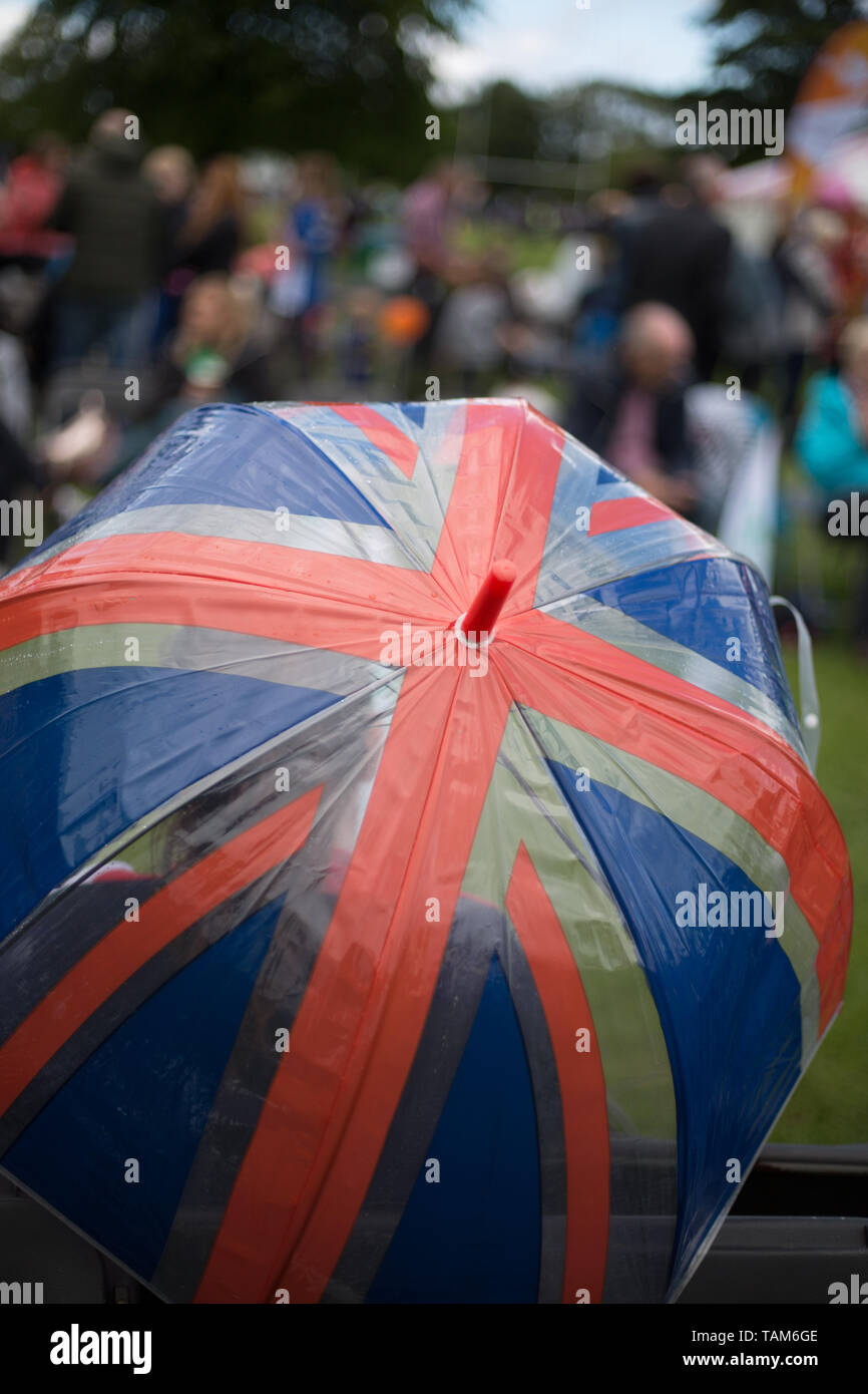 Unione britannica bandiera ombrello, in corrispondenza di un evento sportivo. Foto Stock