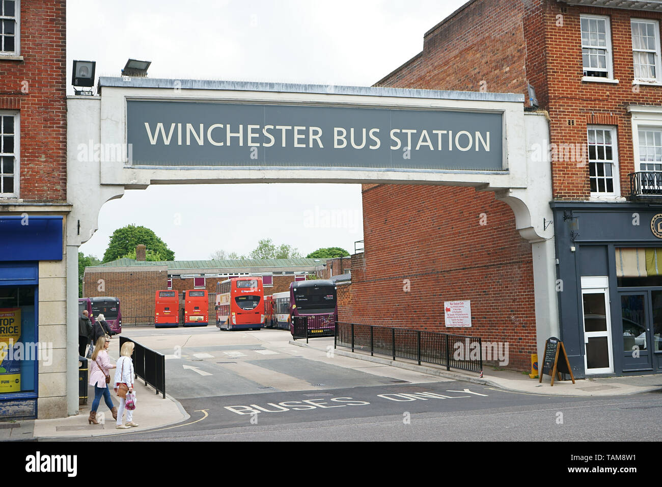 Winchester stazione bus, Hampshire, Regno Unito. 2019 Foto Stock