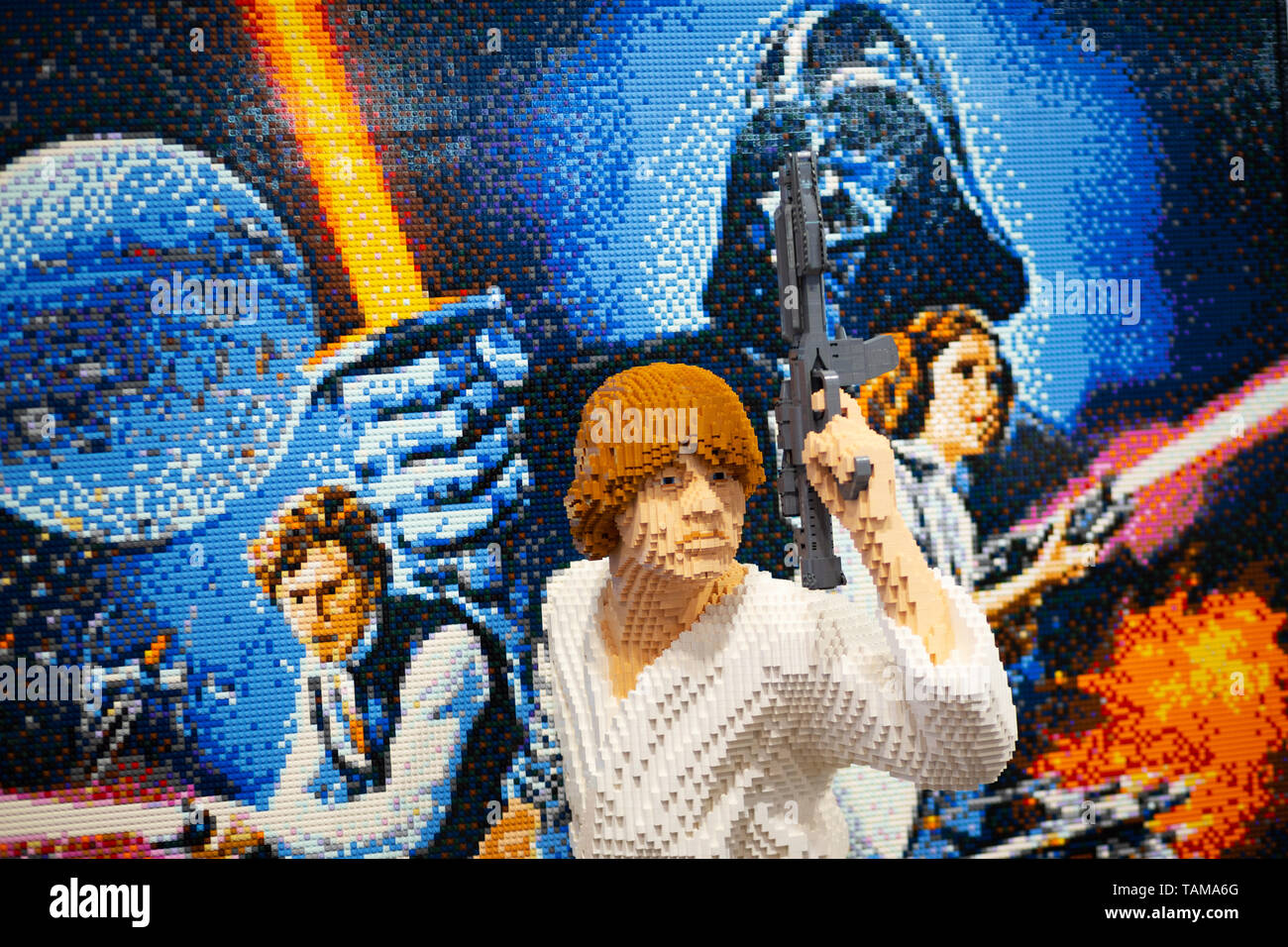 Lego illustrazione che mostra Luke Skywalker, Principessa Leia, Han Solo e Darth Vader in Star Wars Celebration 2019 - Chicago, IL Foto Stock