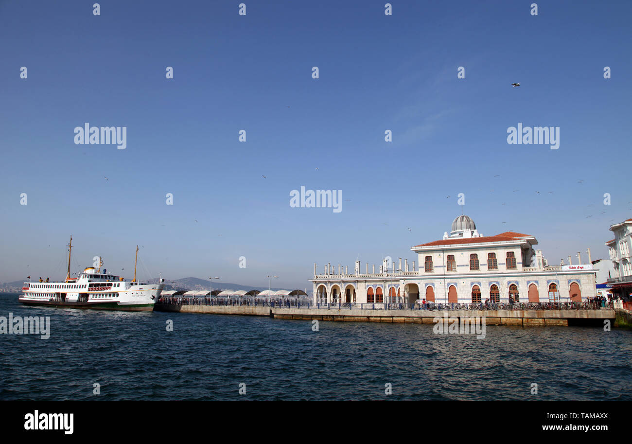Il porto dei traghetti a Isola Principe Buyukada ad Istanbul in Turchia. Buyukada è la più grande isola di Istanbul. Foto Stock