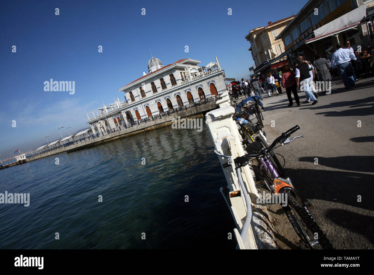 Il porto dei traghetti a Isola Principe Buyukada ad Istanbul in Turchia. Buyukada è la più grande isola di Istanbul. Foto Stock
