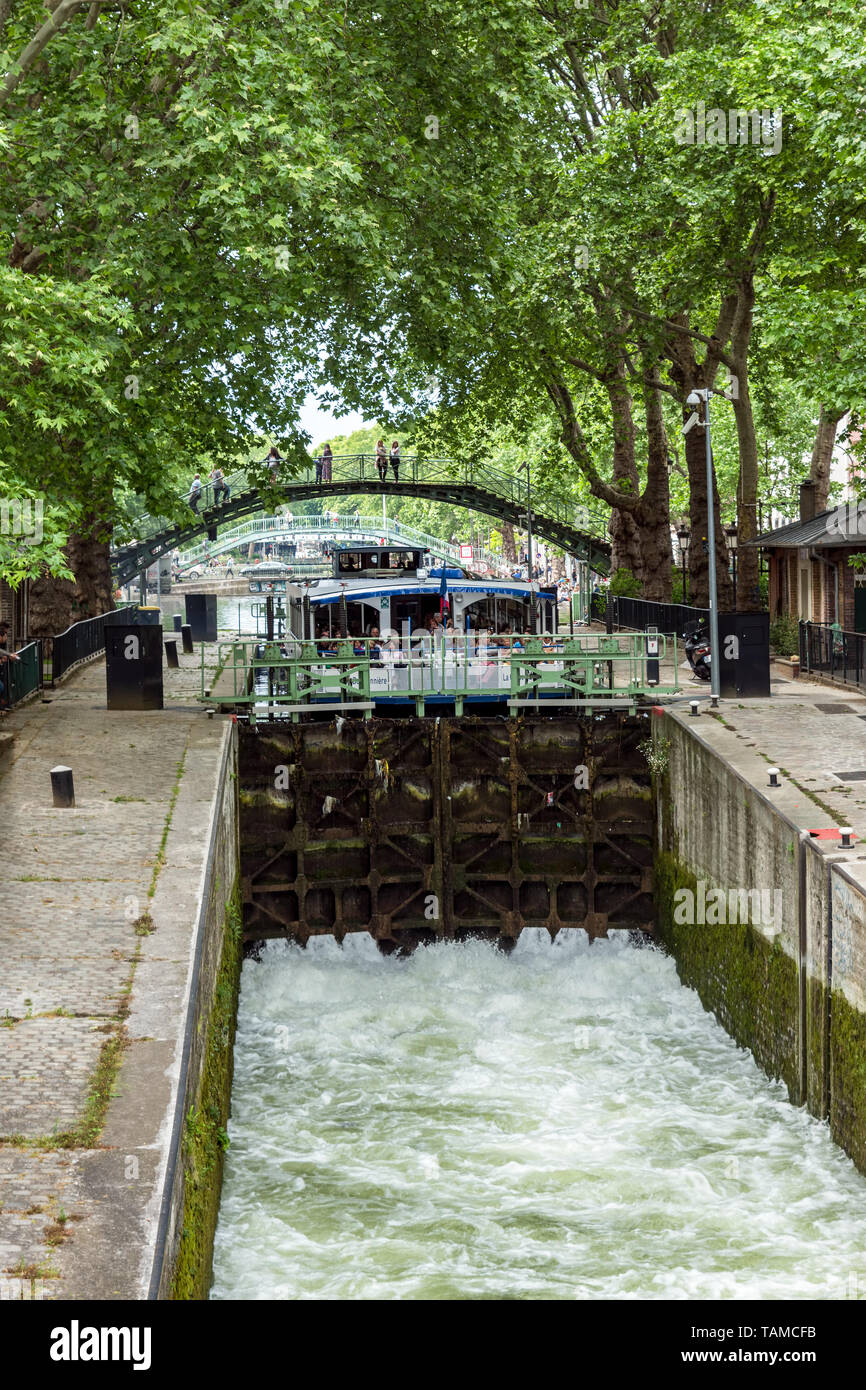 Serratura del Canal Saint-Martin a Parigi Foto Stock