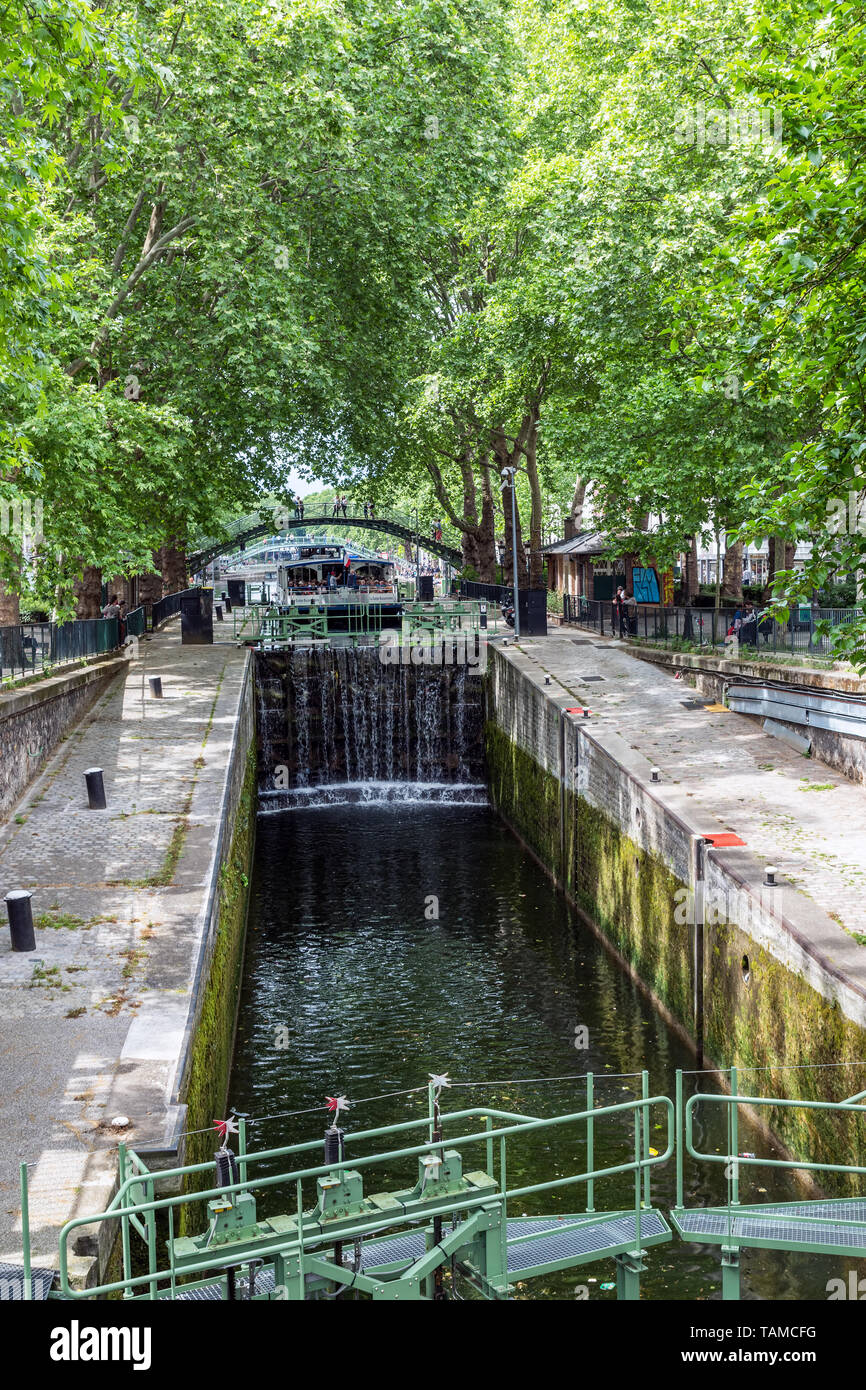 Serratura del Canal Saint-Martin a Parigi Foto Stock