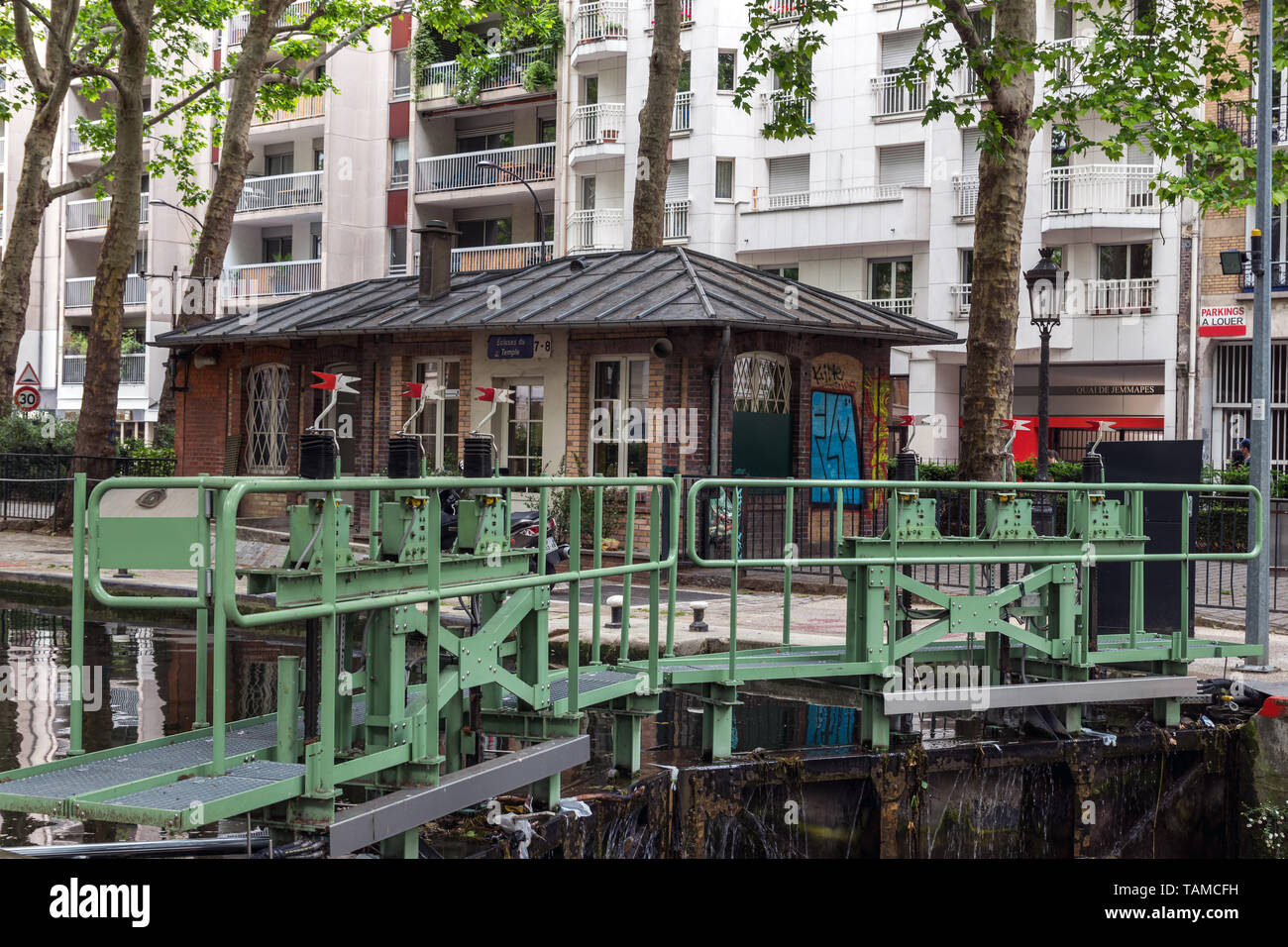 Bloccare Ecluse du temple al Canal Saint-Martin a Parigi Foto Stock