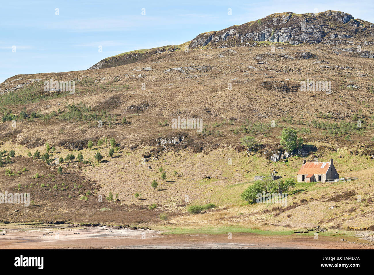 Abbandonato casa croft sul litorale a loch male un Sgalaig loch, Wester Ross, Highlands della Scozia. Foto Stock