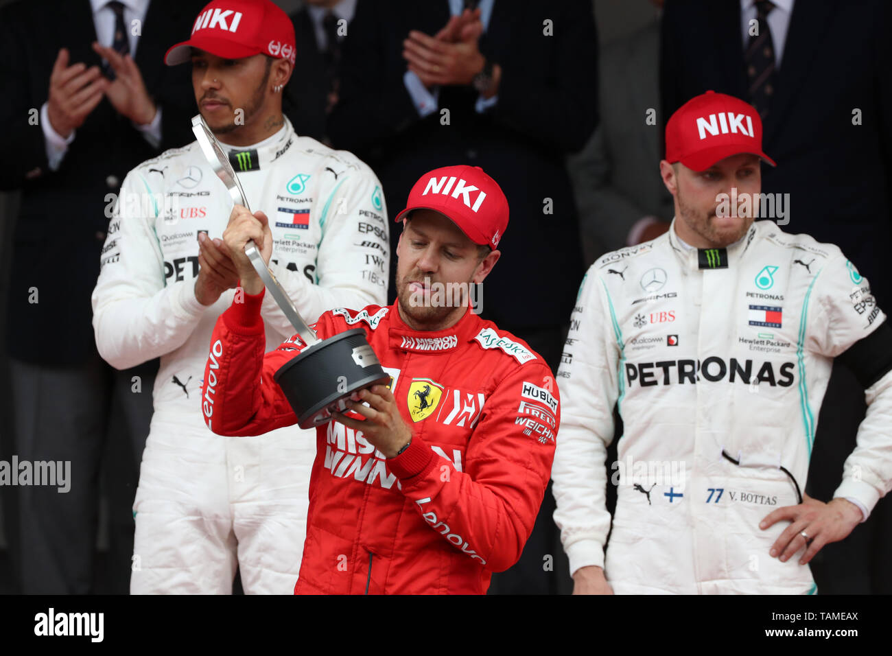 Monte Carlo, Monaco. 26 maggio , 2019. Monte Carlo, Monaco. 26 maggio , 2019. Sebastian Vettel della Scuderia Ferrari celebra sul podio dopo il Gran Premio di F1 di Monaco Credito: Marco Canoniero/Alamy Live News Foto Stock