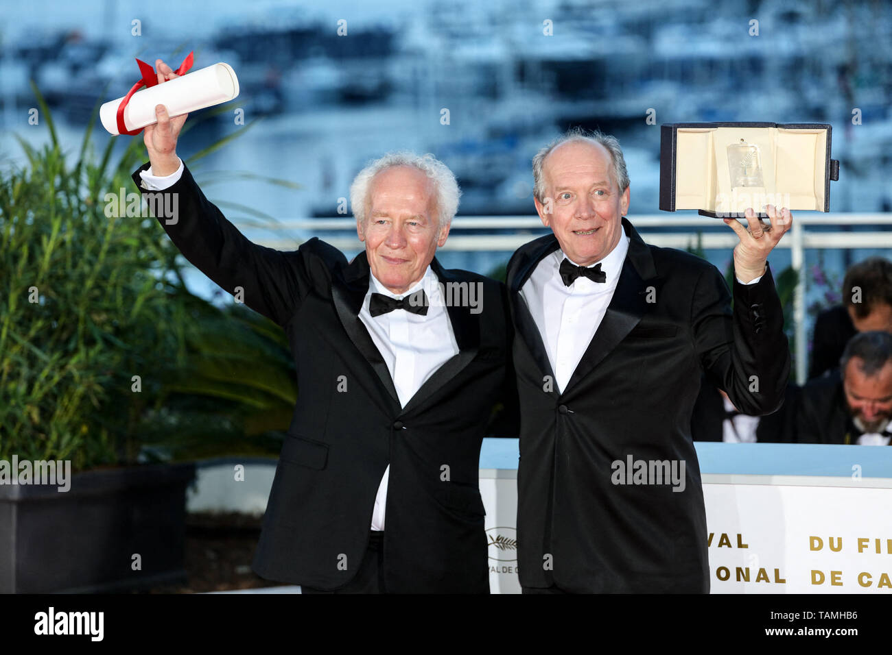 Cannes. 25 Maggio, 2019. Jean-Pierre Dardenne e Luc Dardenne su LES LAURÉATS DU 72E FESTIVAL DE CANNES Photocall durante il 2019 Festival di pellicola di Cannes il 25 maggio 2019 presso il Palais des Festivals in Cannes, Francia. ( Credito: Lyvans Boolaky/spazio di immagine/Media Punch)/Alamy Live News Foto Stock