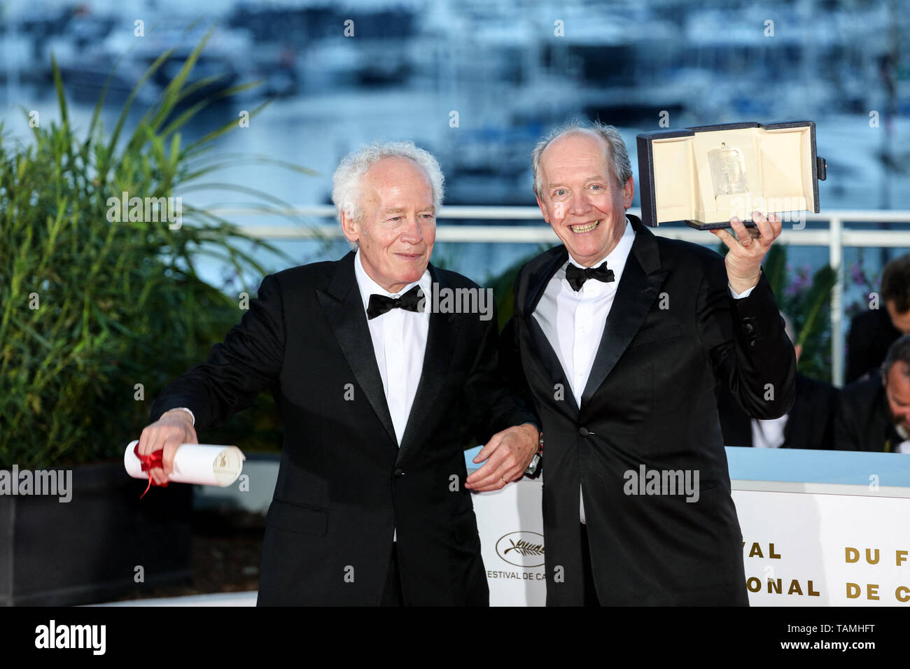 Cannes. 25 Maggio, 2019. Jean-Pierre Dardenne e Luc Dardenne su LES LAURÉATS DU 72E FESTIVAL DE CANNES Photocall durante il 2019 Festival di pellicola di Cannes il 25 maggio 2019 presso il Palais des Festivals in Cannes, Francia. ( Credito: Lyvans Boolaky/spazio di immagine/Media Punch)/Alamy Live News Foto Stock