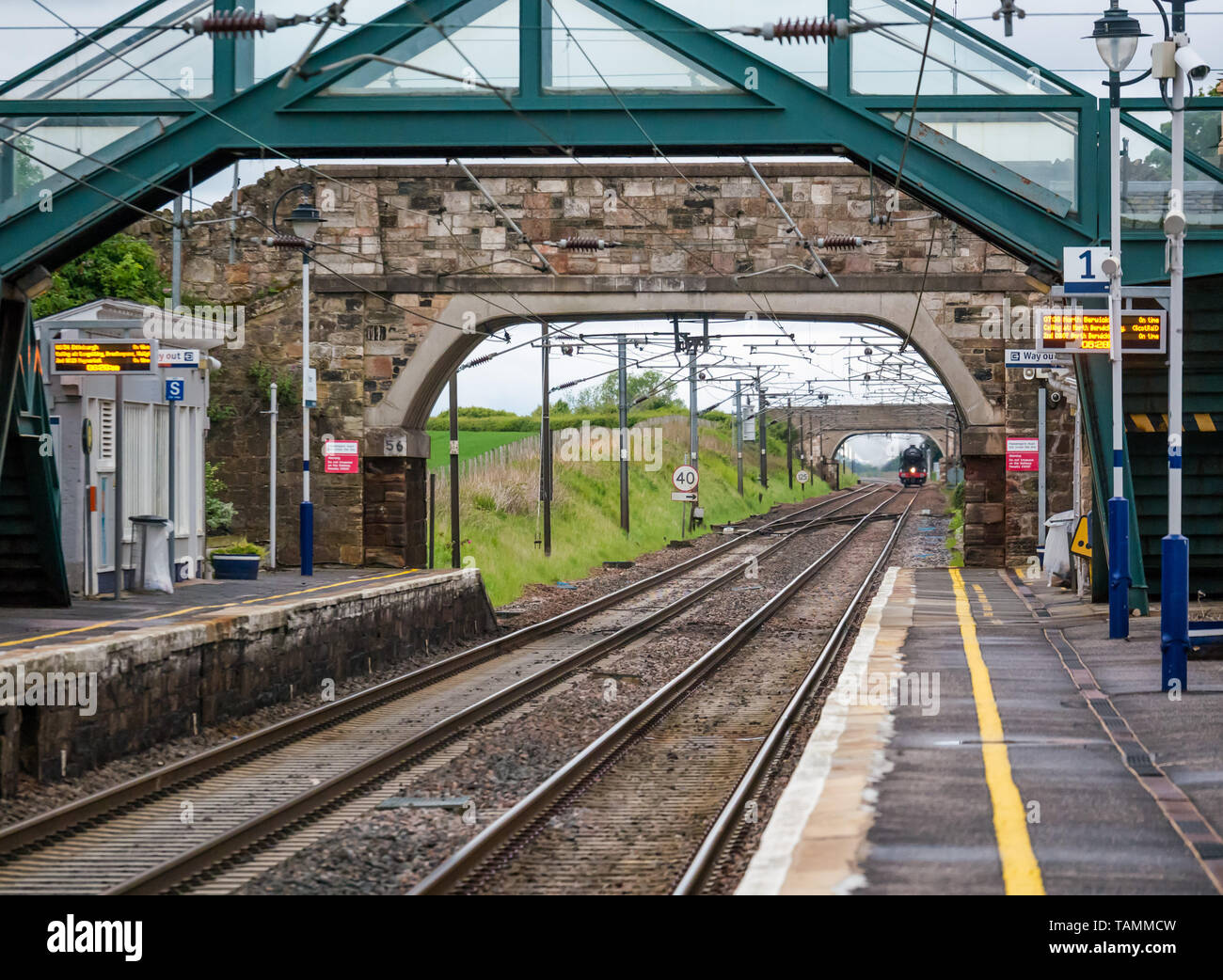 Drem Station, East Lothian, Scotlan,D Regno Unito, 27th Maggio 2019. La locomotiva a vapore Scotsman ritorna a sud dopo i suoi tour in Scozia, passando per la stazione alle 6.30 della mattina Foto Stock