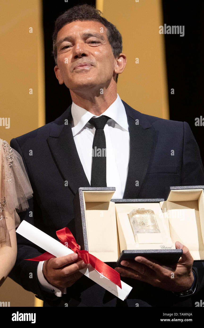 Antonio Banderas, vincitore del premio di miglior attore per 'Dolor y Gloria / dolore e Gloria / Leid und Herrlichkeit", alla cerimonia di consegna del premio durante la 72a Cannes Film Festival presso il Palais des Festivals Maggio 25, 2019 a Cannes, Francia Foto Stock