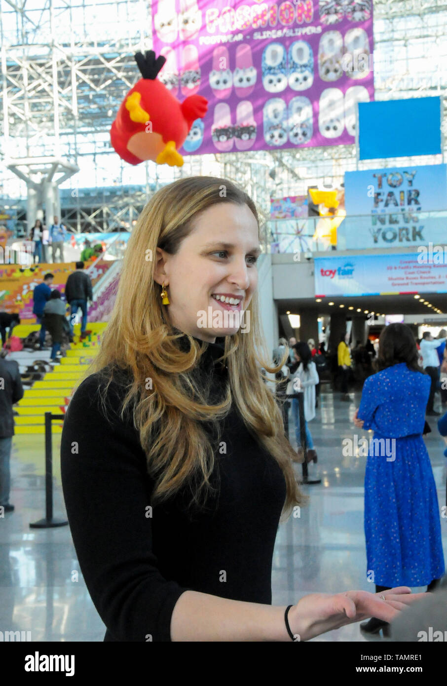 Pechino, USA. Xvii Feb, 2019. Rebecca Mond, vice presidente del governo federale degli affari del giocattolo, Associazione riceve intervista durante la 116annuale di North American International Toy Fair a Jacob K. Javits Convention Center di New York, gli Stati Uniti, nel febbraio 17, 2019. Credito: Liu Yanan/Xinhua/Alamy Live News Foto Stock