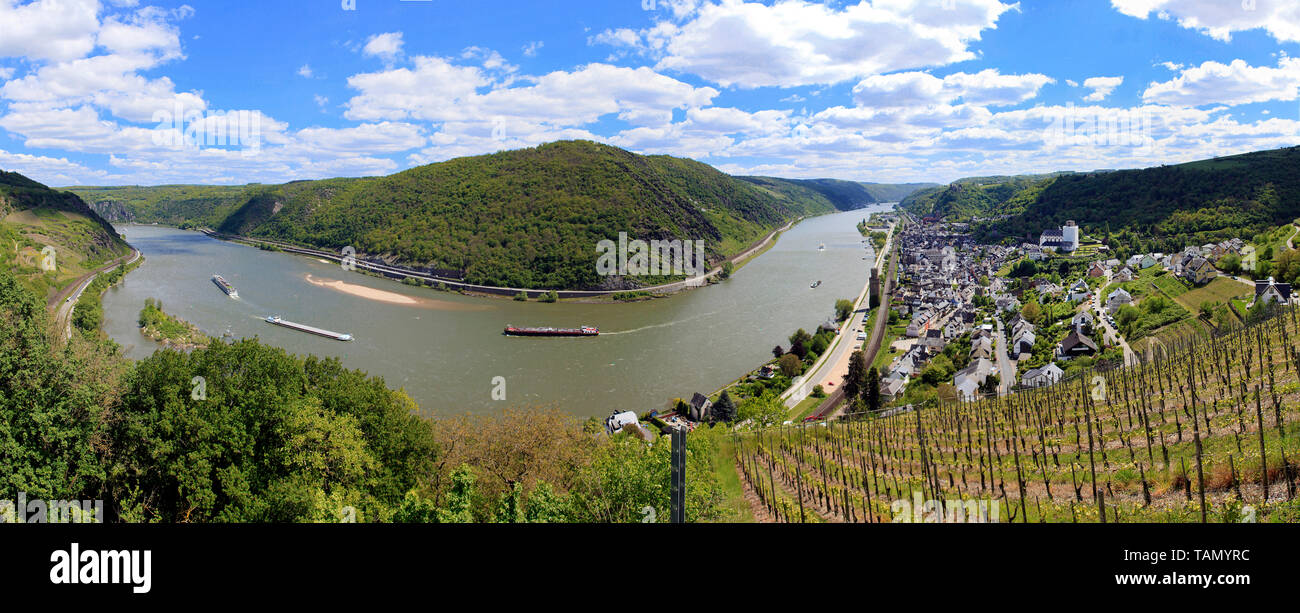 Schiffe auf dem Rhein bei Oberwesel, Rhein-Hunsrück-Kreis, Oberes Mittelrheintal Renania-Palatinato, Deutschland | Navi sul fiume Reno a Oberwesel Foto Stock