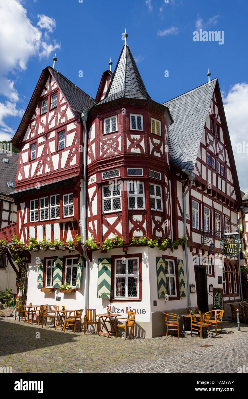 La vecchia casa, casa in legno e muratura a Bacharach, sito patrimonio mondiale dell'Unesco, Valle del Reno superiore e centrale, Renania-Palatinato, Germania Foto Stock