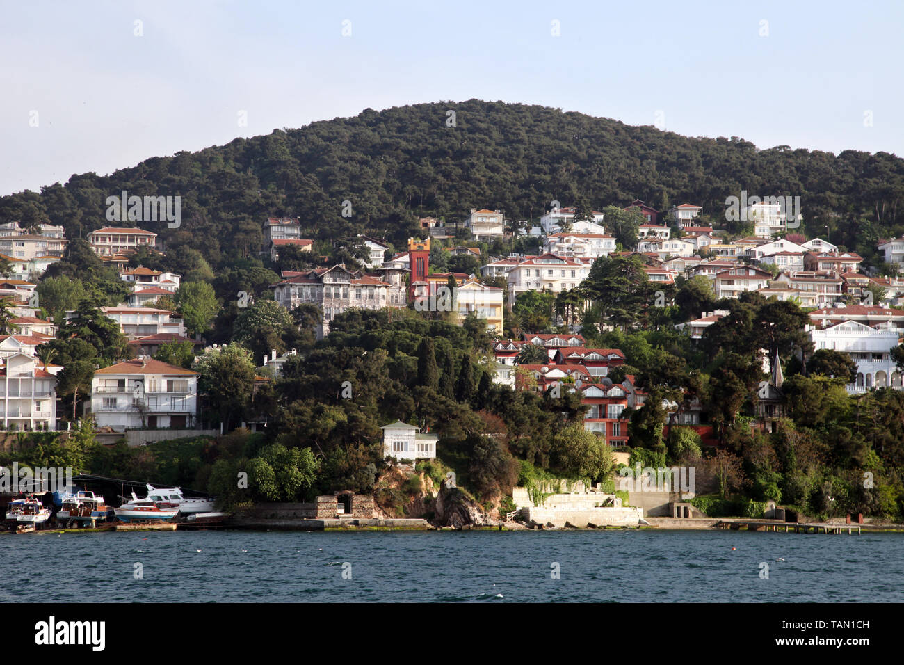 Isola Principe Buyukada costa nel Mar di Marmara, Istanbul, Turchia. Buyukada è la più grande isola di Istanbul. Foto Stock