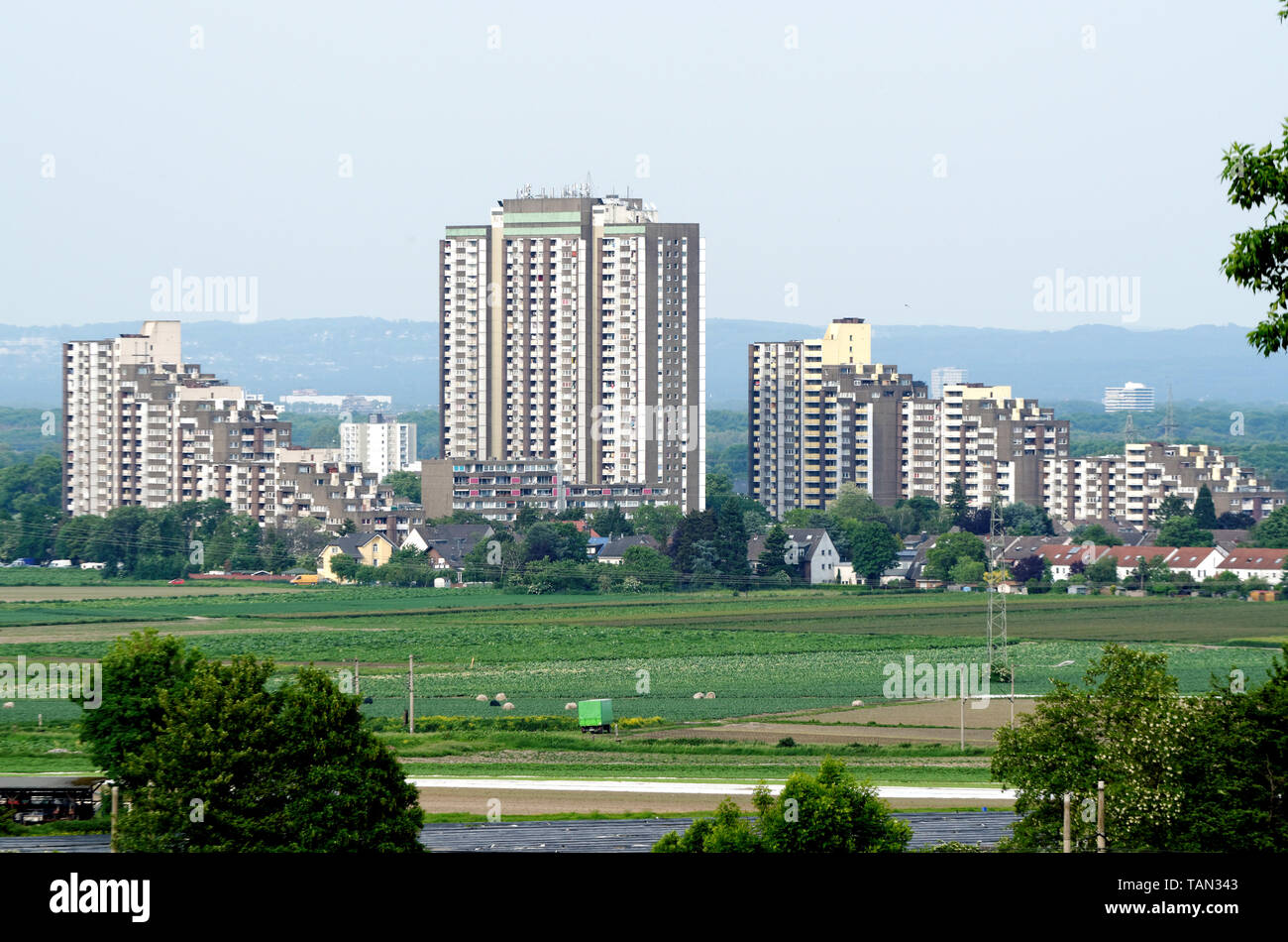 Alto edificio di alloggiamento Kölnberg immobiliare a Colonia Foto Stock