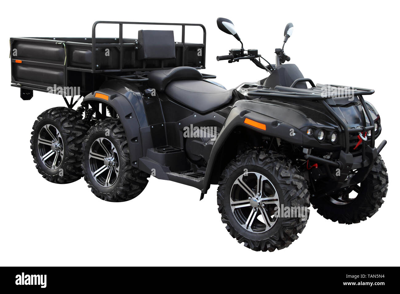 Perm, Russia - 19 Aprile 2019: moderna ATV con un rimorchio per il trasporto di merci è sul sito per ispezione. Foto Stock