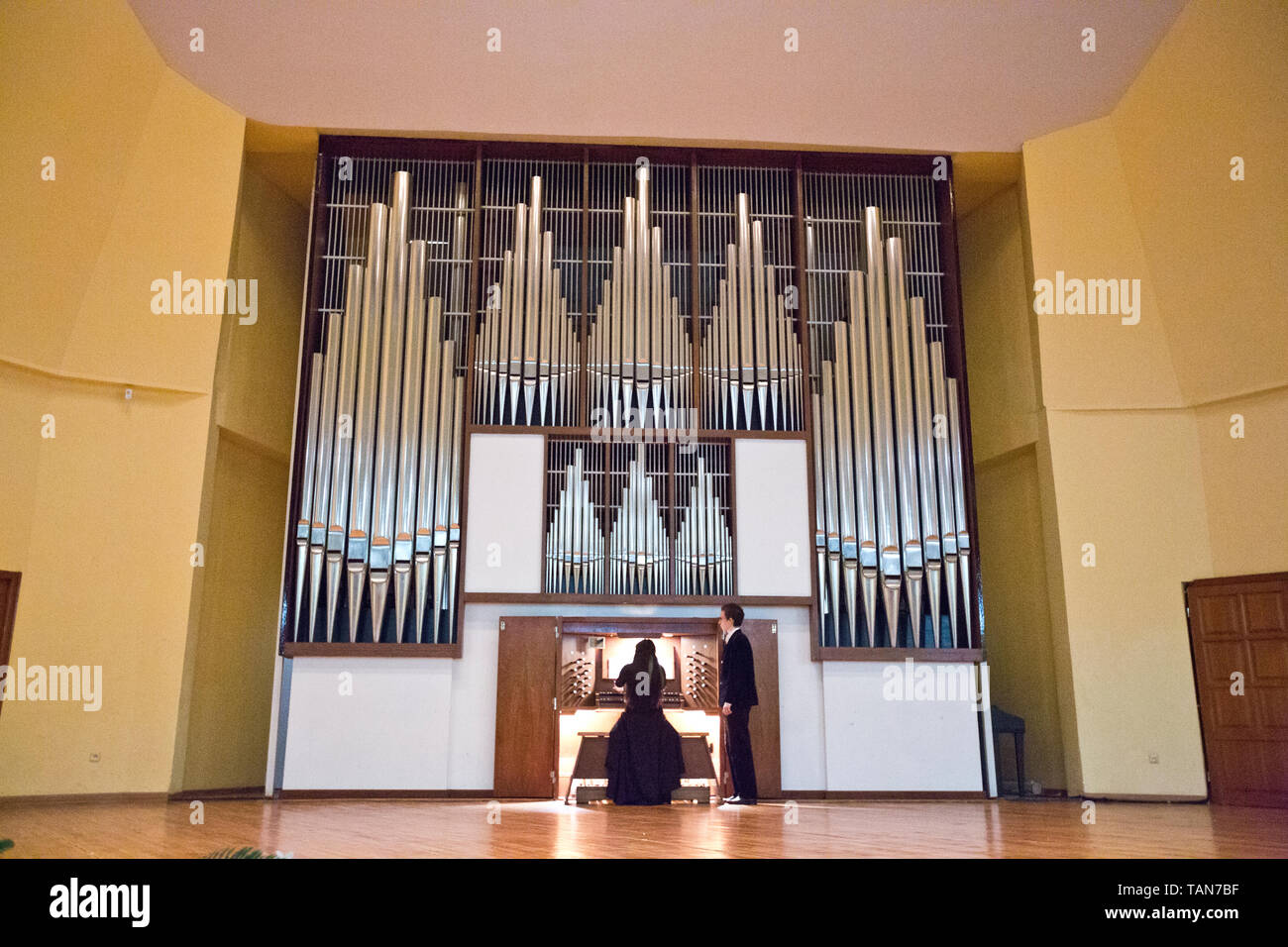 Musica, organo, tradizionale, chiesa, hall, nero, bellezza, legno, tastiera, tasti, concerto, classica, console, legno, Fila, bianco, pianoforte, antichi, manuale, Foto Stock