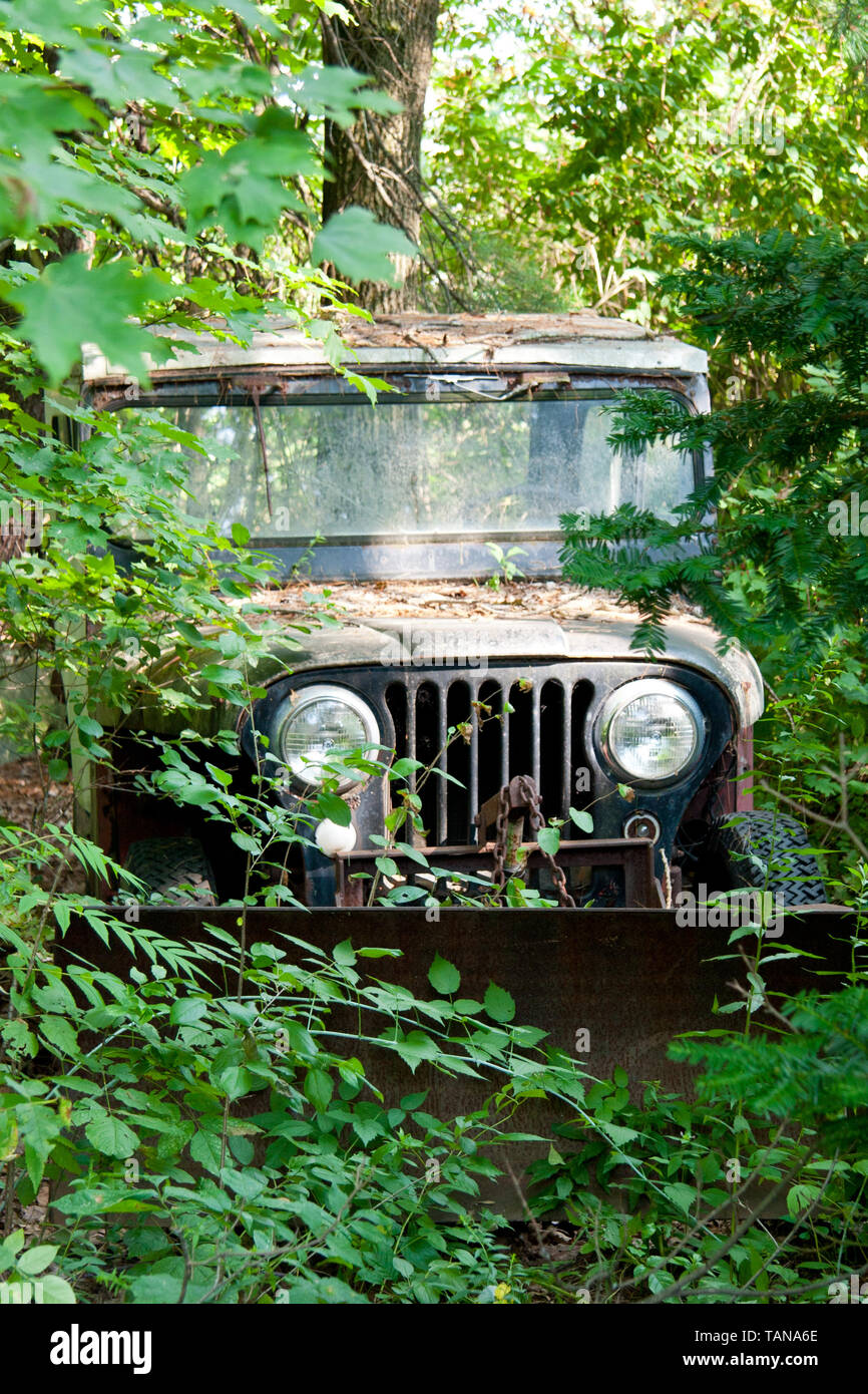 Abandoned jeep immagini e fotografie stock ad alta risoluzione Alamy