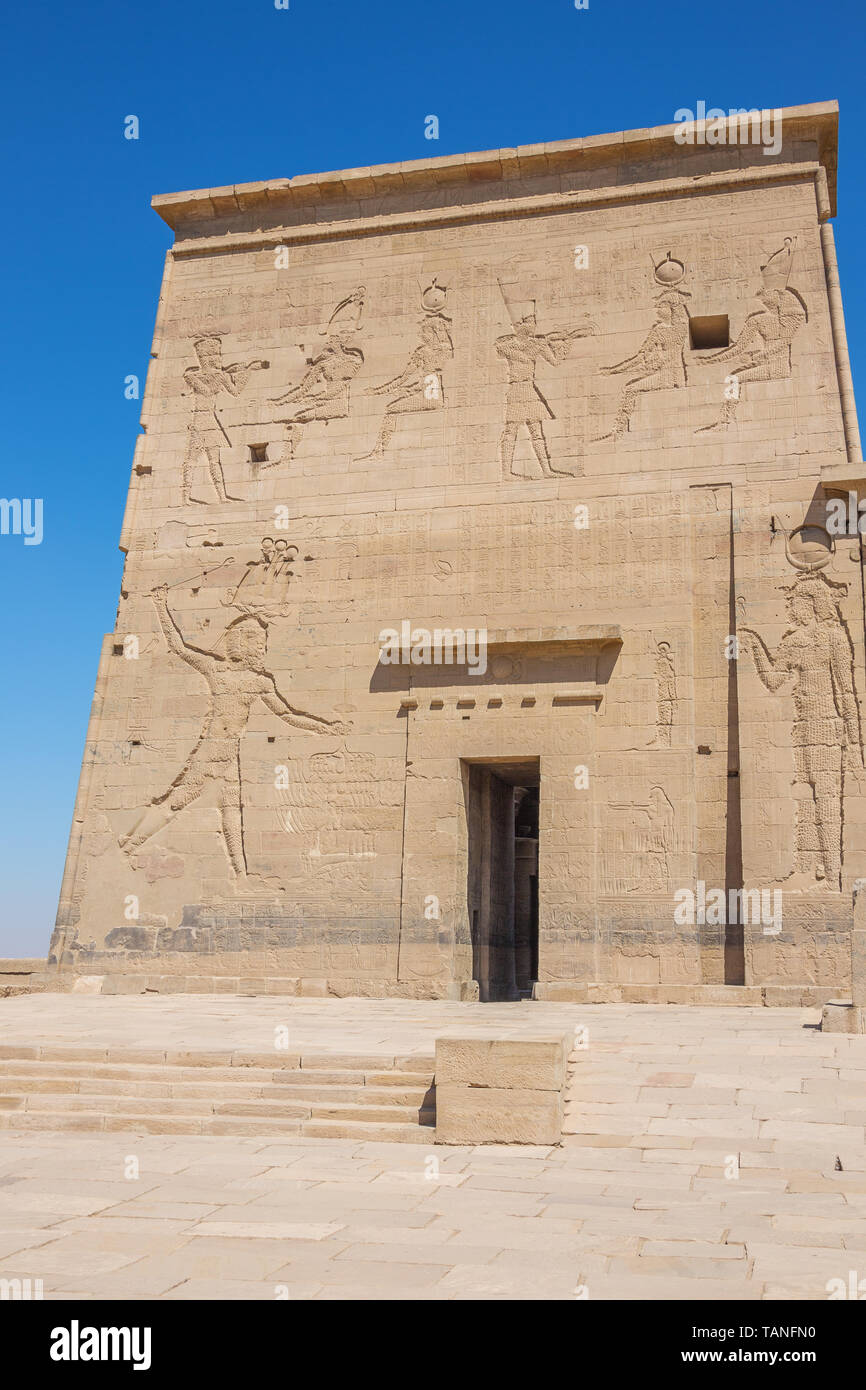 L'entrata del tempio di Iside sul isola di Agilkia Foto Stock