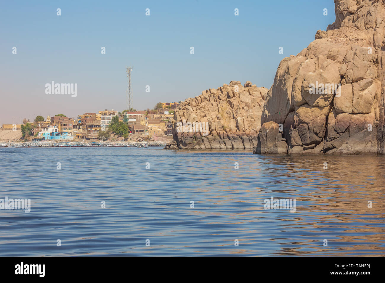 La marina di fronte Agilkia isola nel Lago Nasser Foto Stock