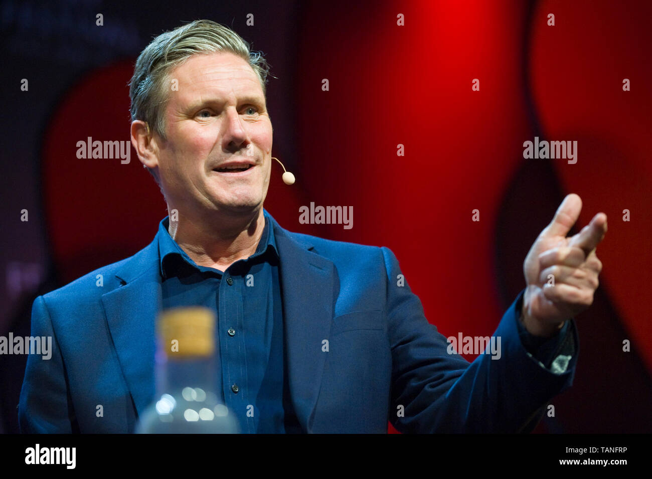 Sir Keir Starmer MP Partito laburista britannico politico e barrister parlando sul palco al Festival di Fieno Hay-on-Wye Powys Wales UK Foto Stock