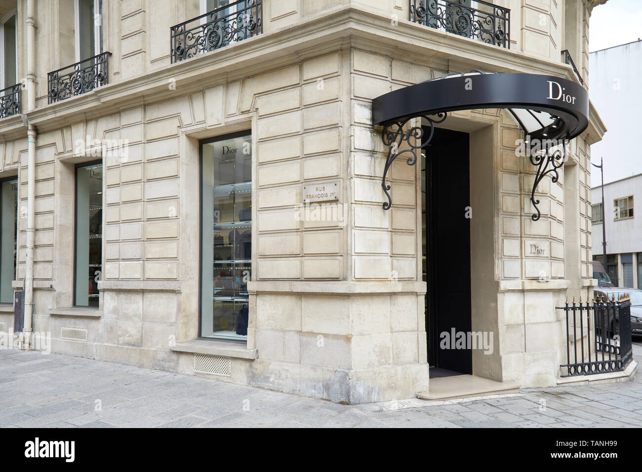 Parigi, Francia - 22 luglio 2017: Dior fashion store di lusso a Parigi, Francia. Foto Stock