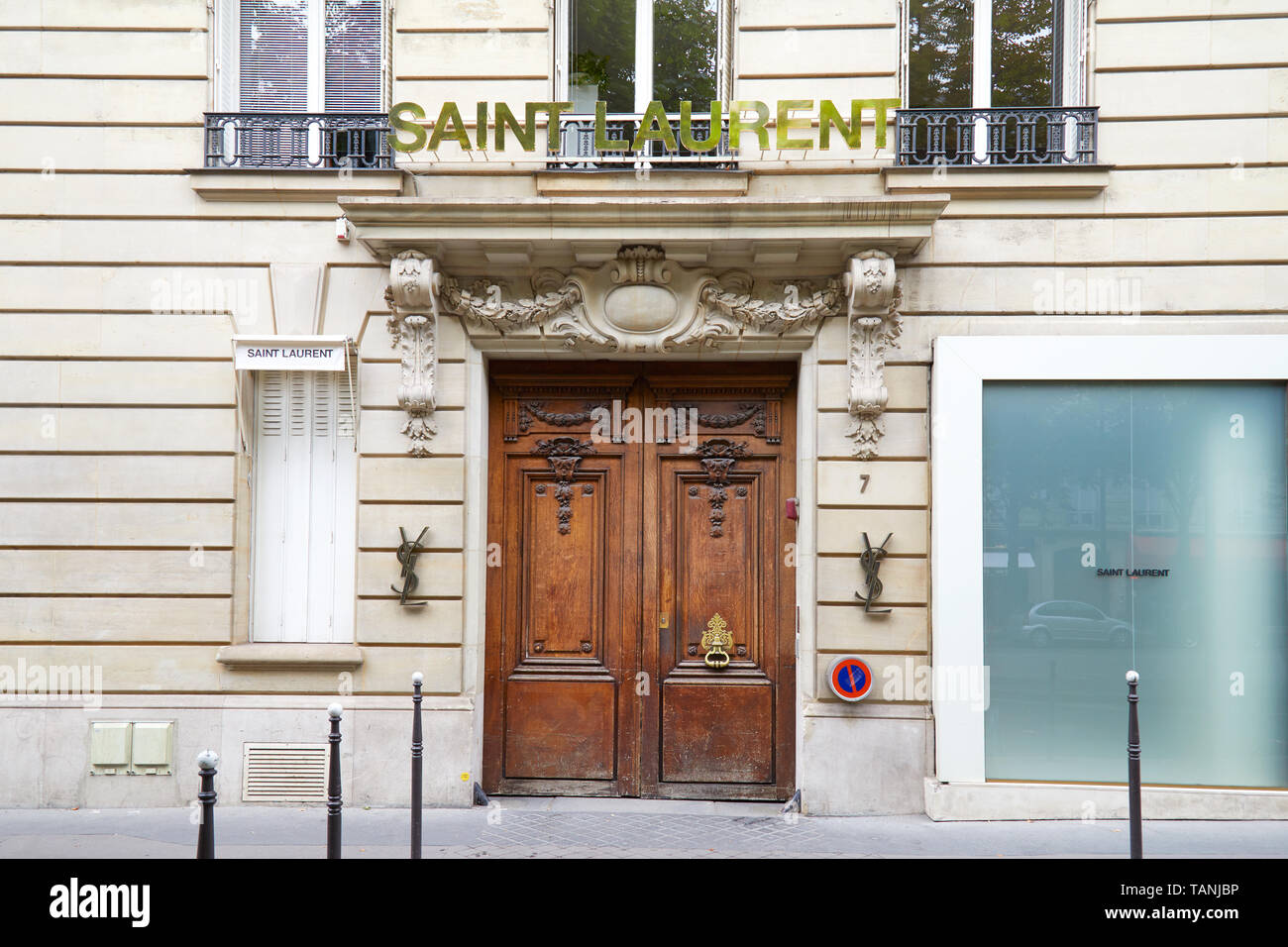 yves saint laurent v