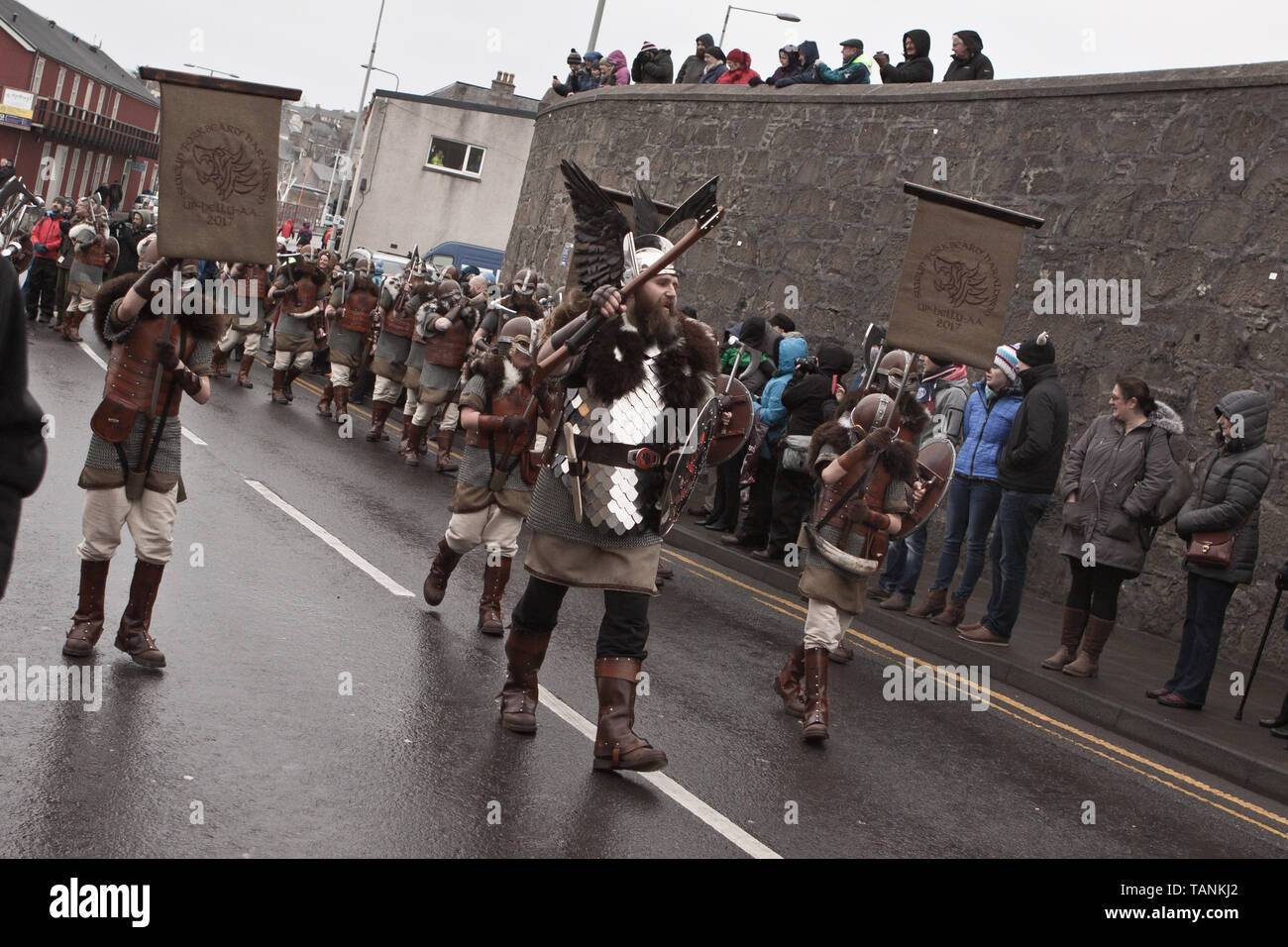 Lerwick, isole Shetland, Scotland, Regno Unito. Il 31 gennaio 2017. Up Helly Aa viking festival di fuoco che è unica per le Shetland e tiene l'ultimo martedì di Foto Stock