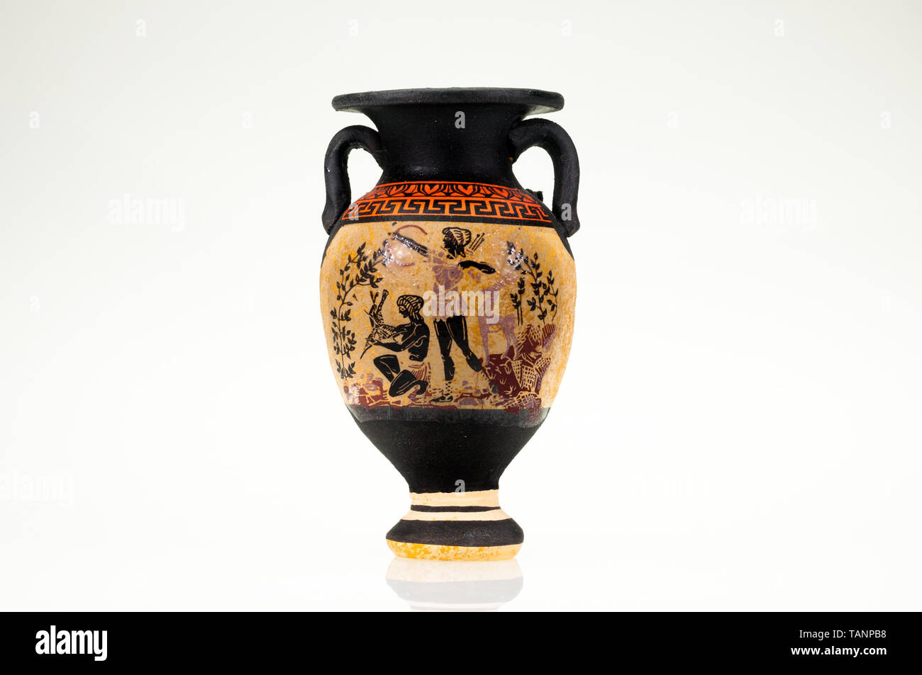 Una decorativa vaso greco su sfondo bianco Foto Stock