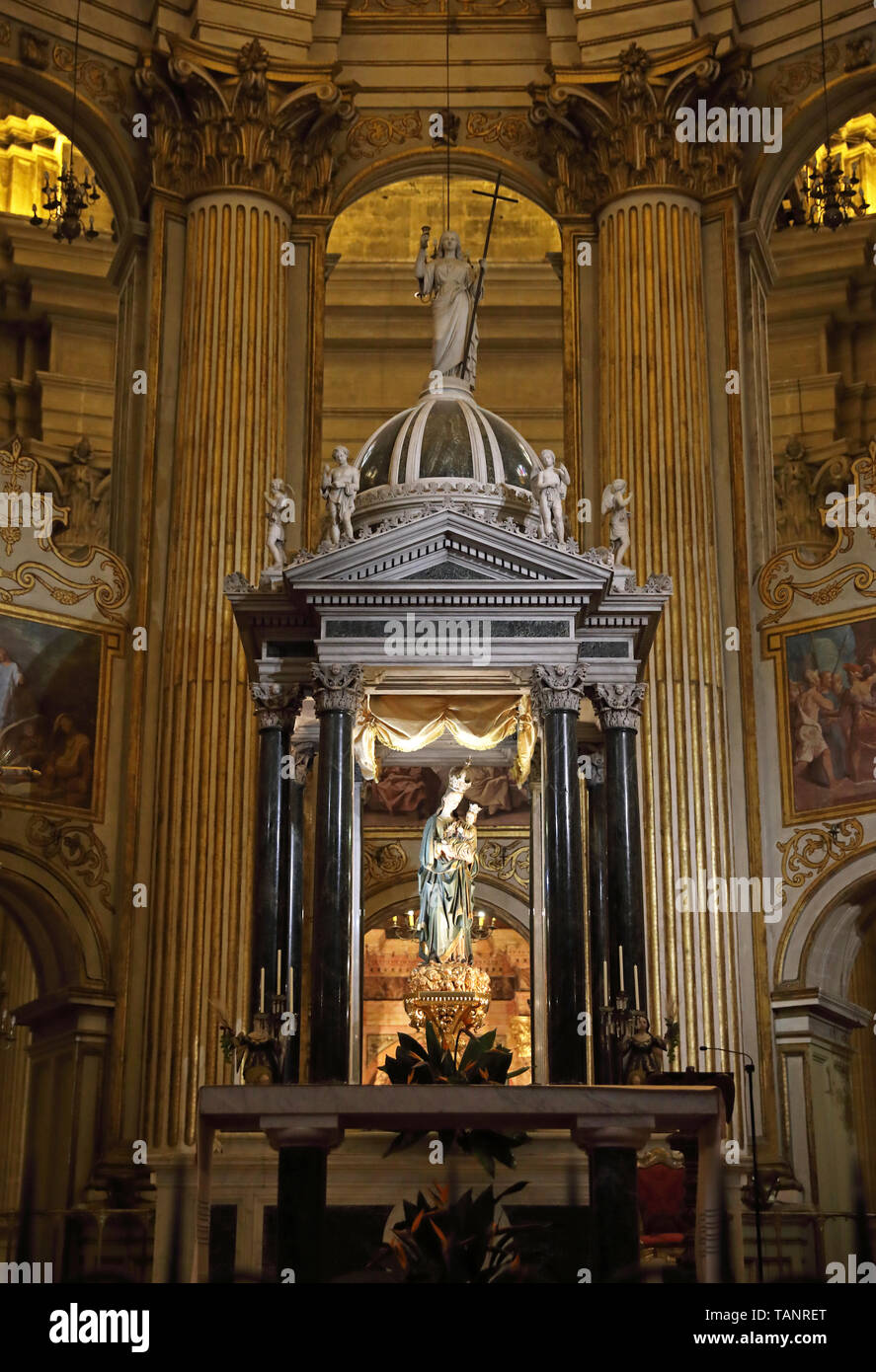 La cappella principale della cattedrale di Santo incarnazione di Malaga, nel centro della città, sulla Costa del Sol in Andalusia, Spagna Foto Stock