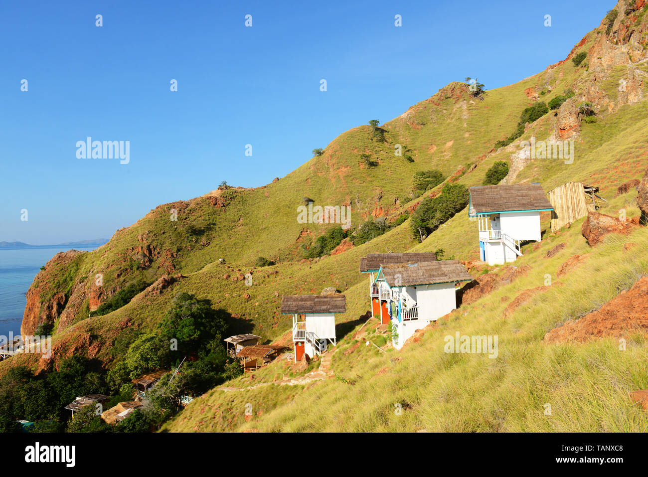 X Pirati camp su Sebayur Besar Island vicino a Labuan Bajo in Flores, Indonesia. Foto Stock