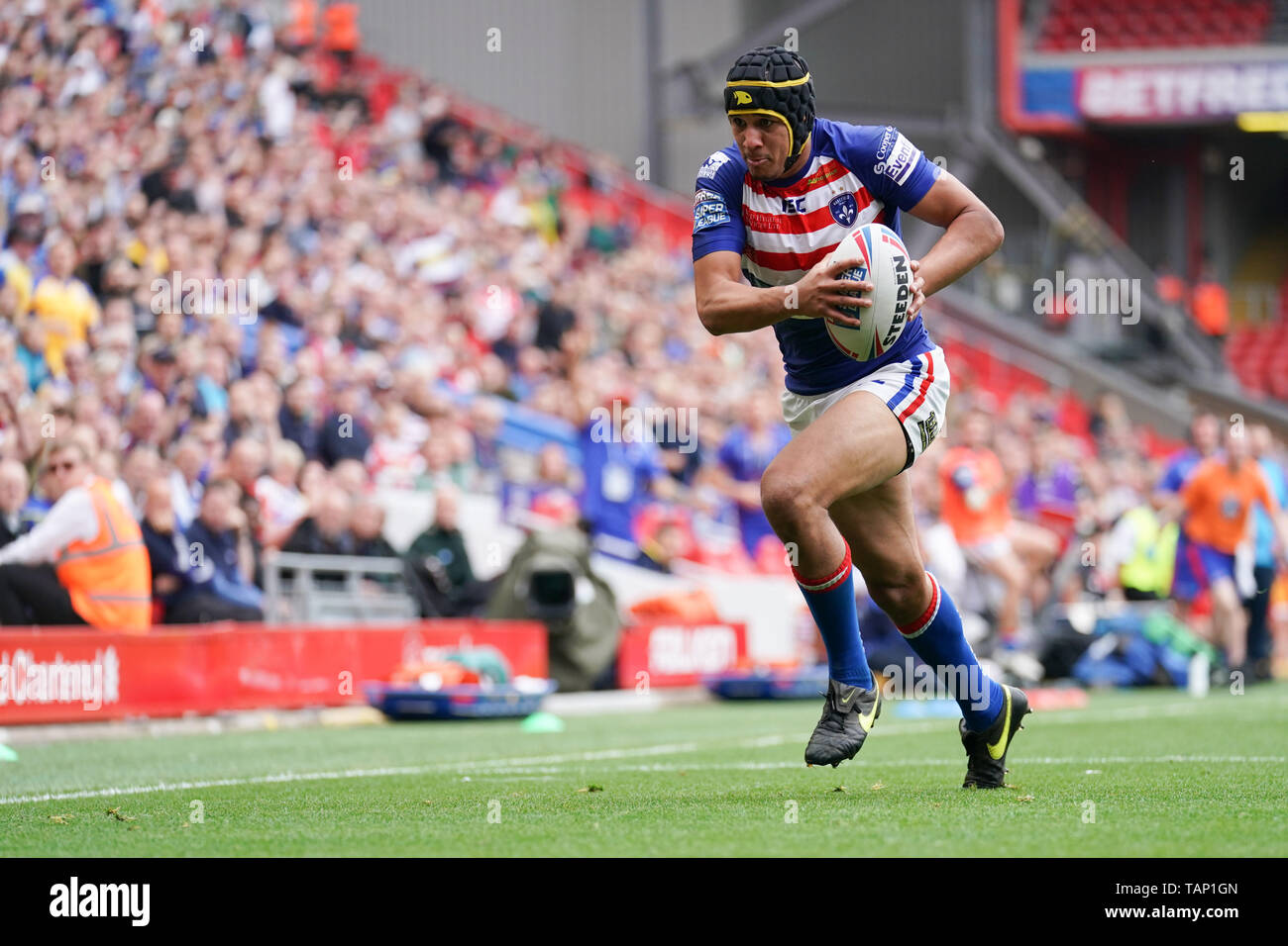 Wakefield Trinità di Ben Jones-Bishop corre attraverso al cliente i suoi lati terzo provare 25 Maggio 2019 , Anfield Stadium, Liverpool, in Inghilterra; Dacia Magic Weekend, Betfred Super League Round 16, Wakefield Trinity vs Catalans Dragons ; credito: Terry Donnelly/news immagini Foto Stock