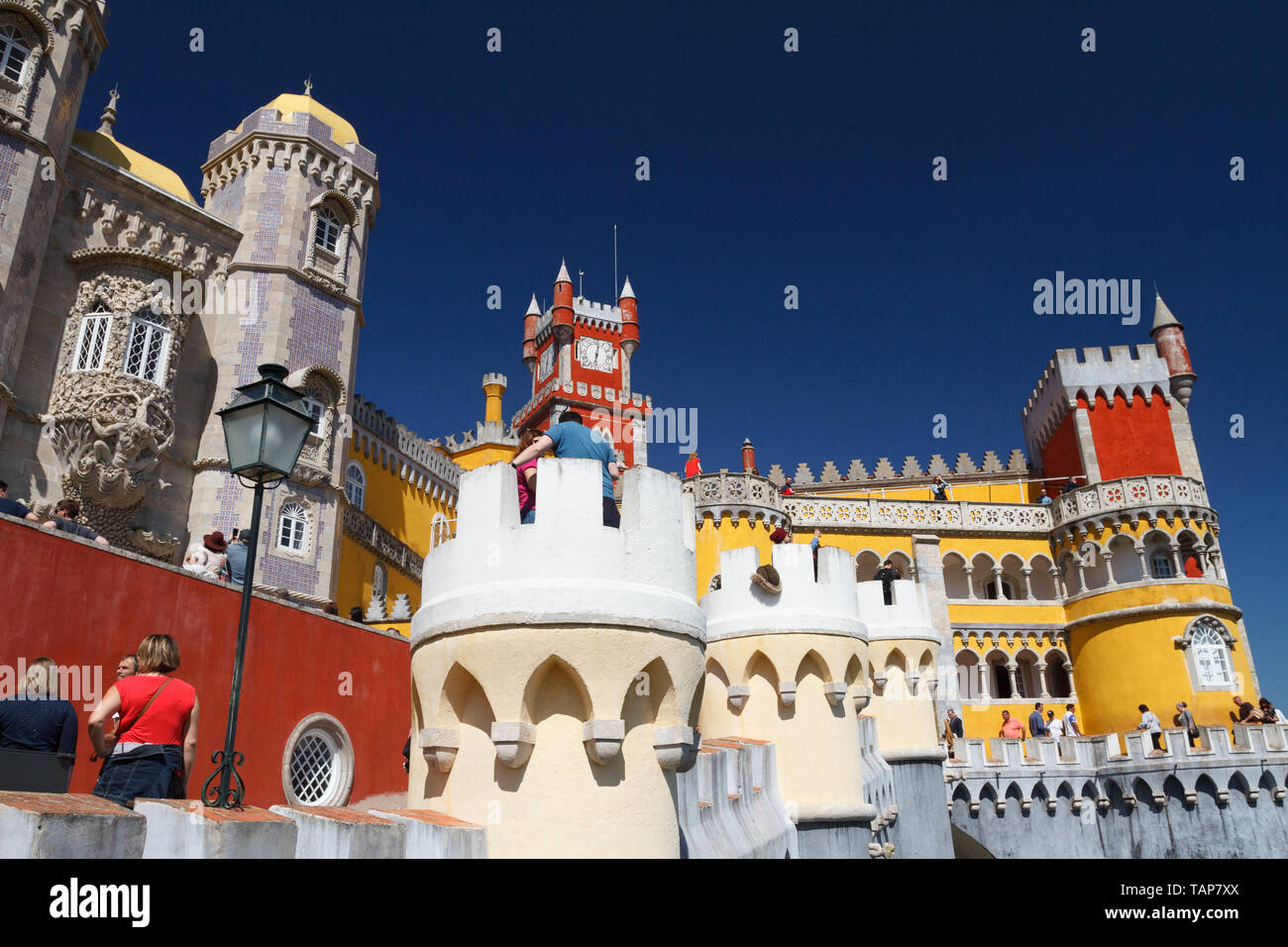 Pena Palace un Romanticist castello colorato a Sintra, Portogallo Foto Stock