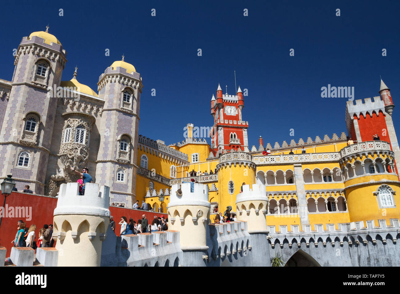 Pena Palace un Romanticist castello colorato a Sintra, Portogallo Foto Stock