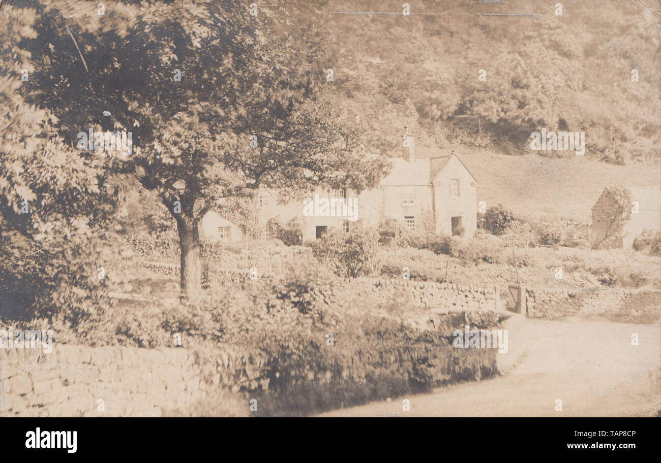 L'annata 1904 Edwardian Cartolina fotografica che mostra una casa in Matlock Bath, Derbyshire, in Inghilterra. Foto Stock