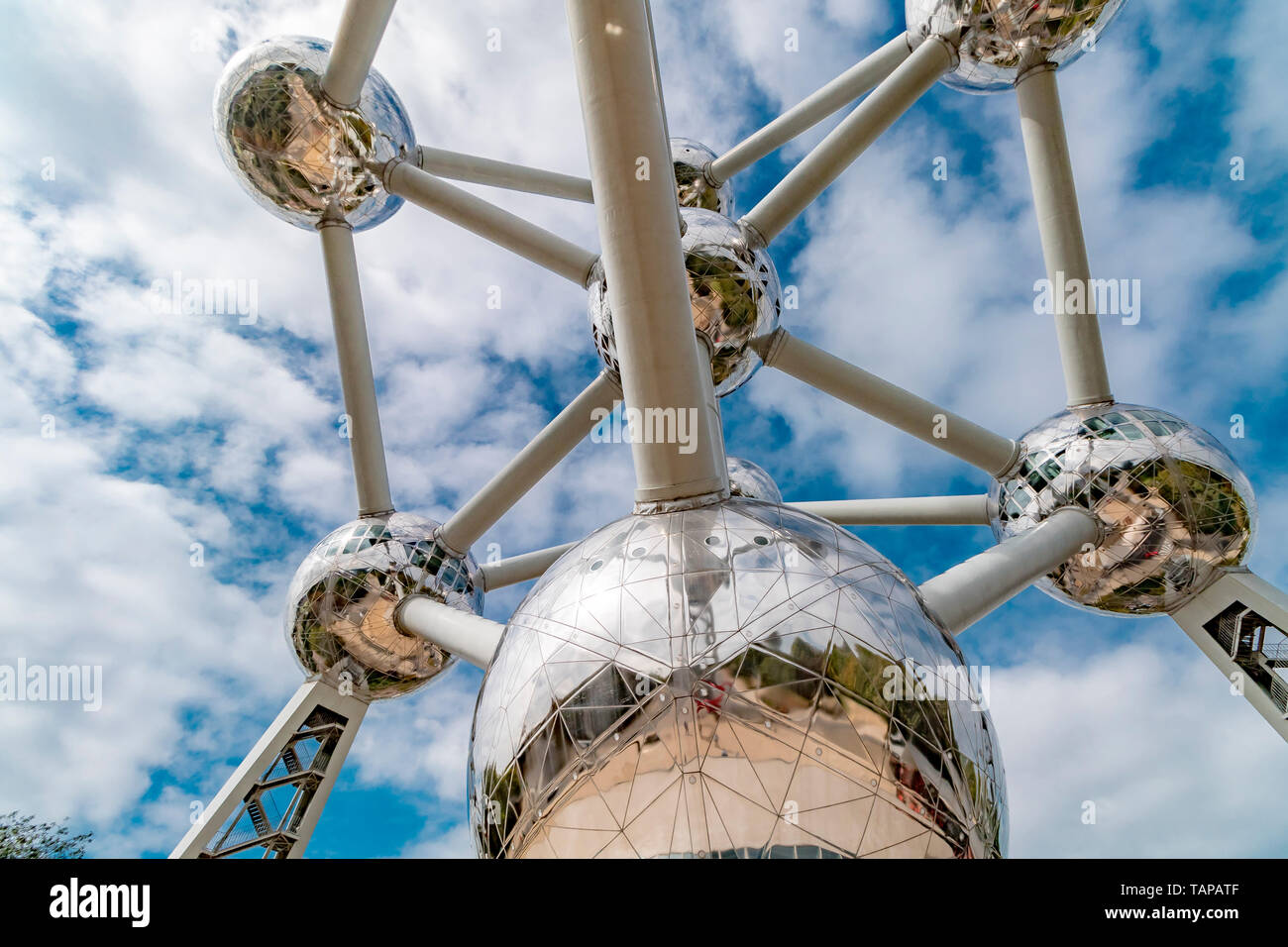 L'Atomium ,un punto di riferimento struttura di sfere di metallo a Bruxelles, originariamente costruito per il 1958 Bruxelles fiera mondiale ,Bruxelles,Belgio Foto Stock