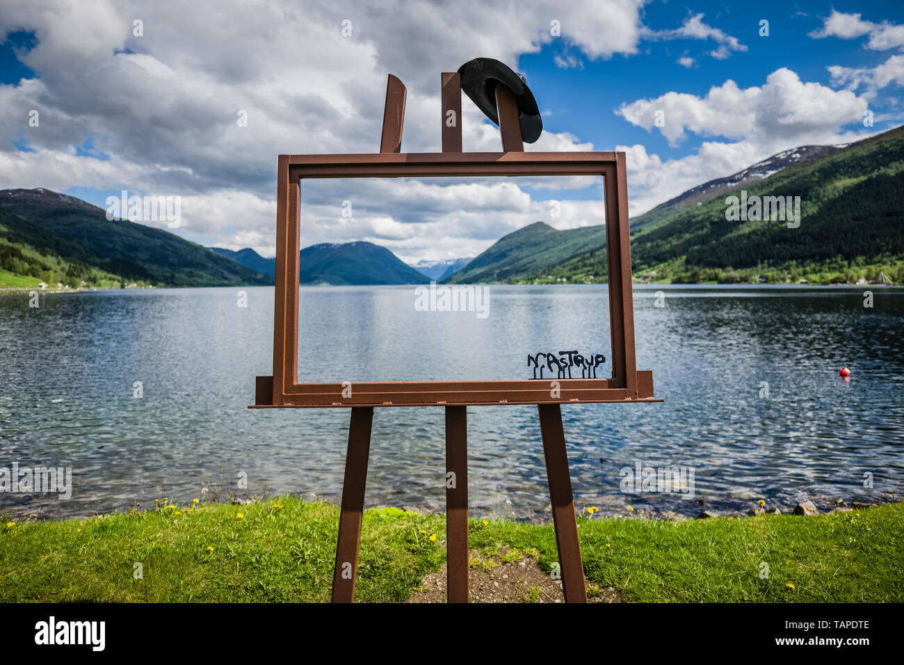 Lago Jolstravatn tra Skei e Vassenden, Norvegia Foto Stock