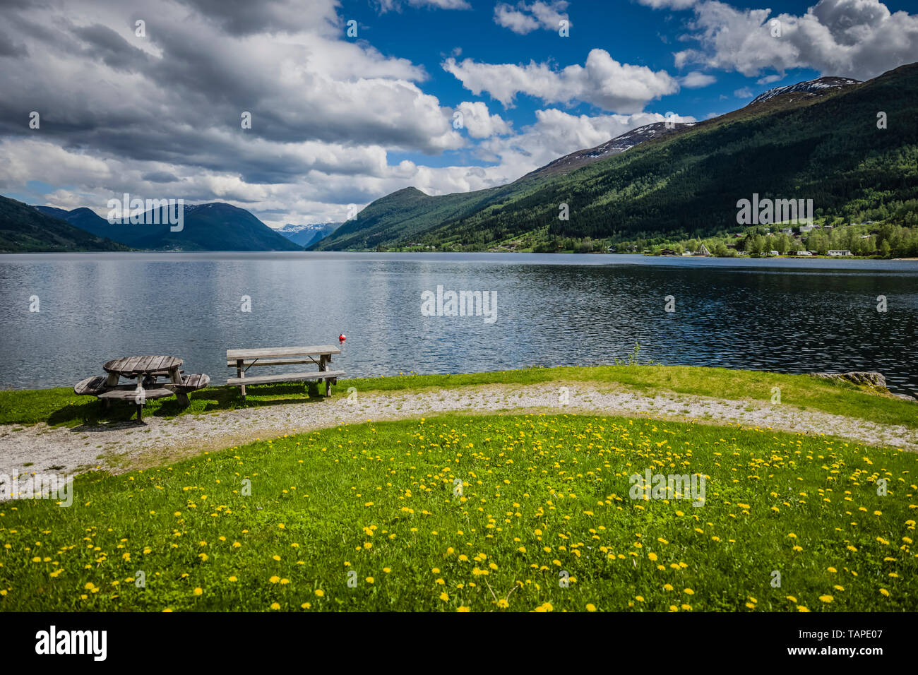 Lago Jolstravatn tra Skei e Vassenden, Norvegia Foto Stock