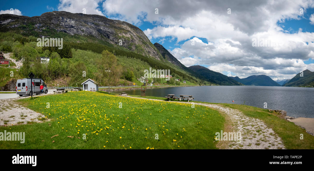Lago Jolstravatn tra Skei e Vassenden, Norvegia Foto Stock